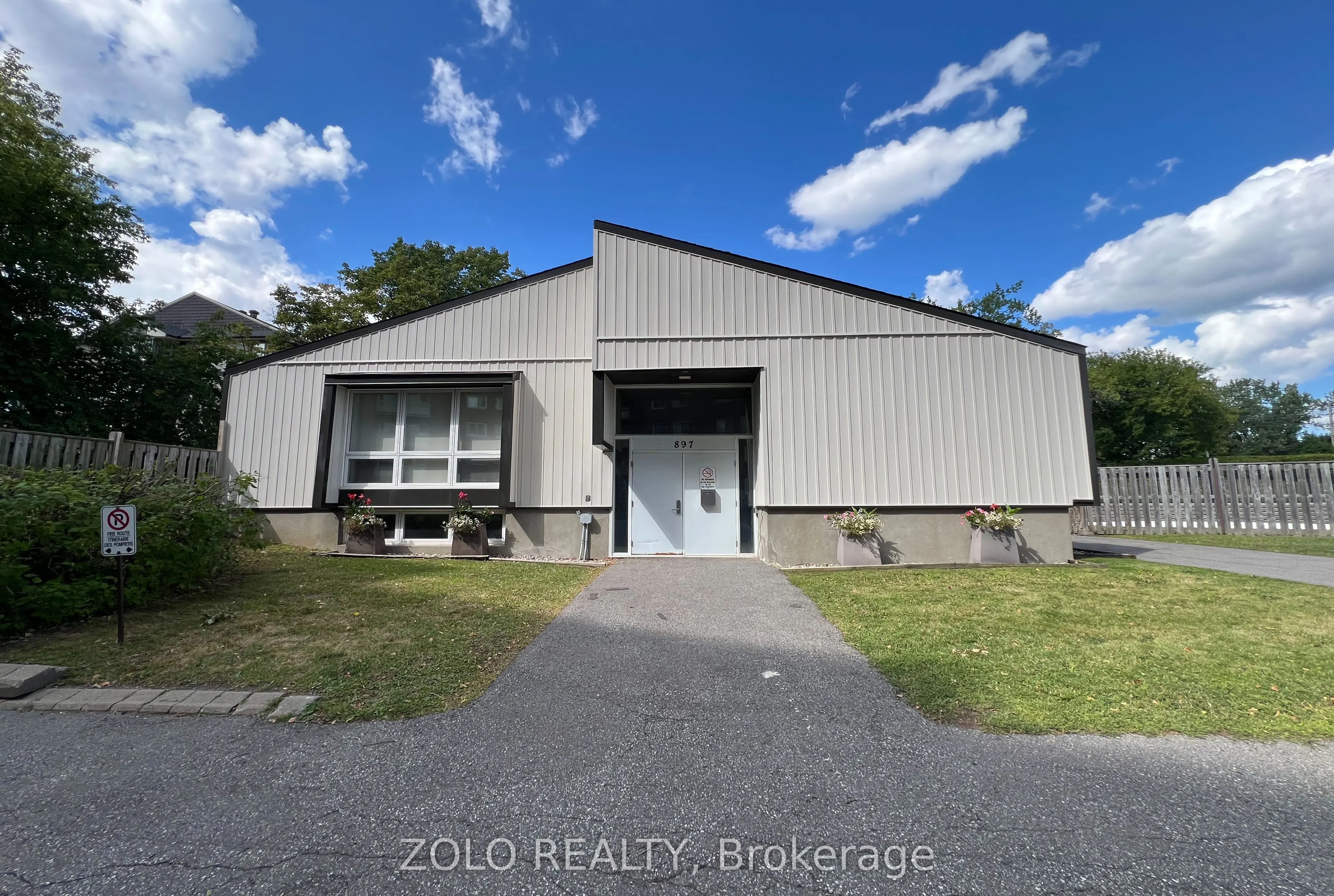 915 Elmsmere Road, #1011
