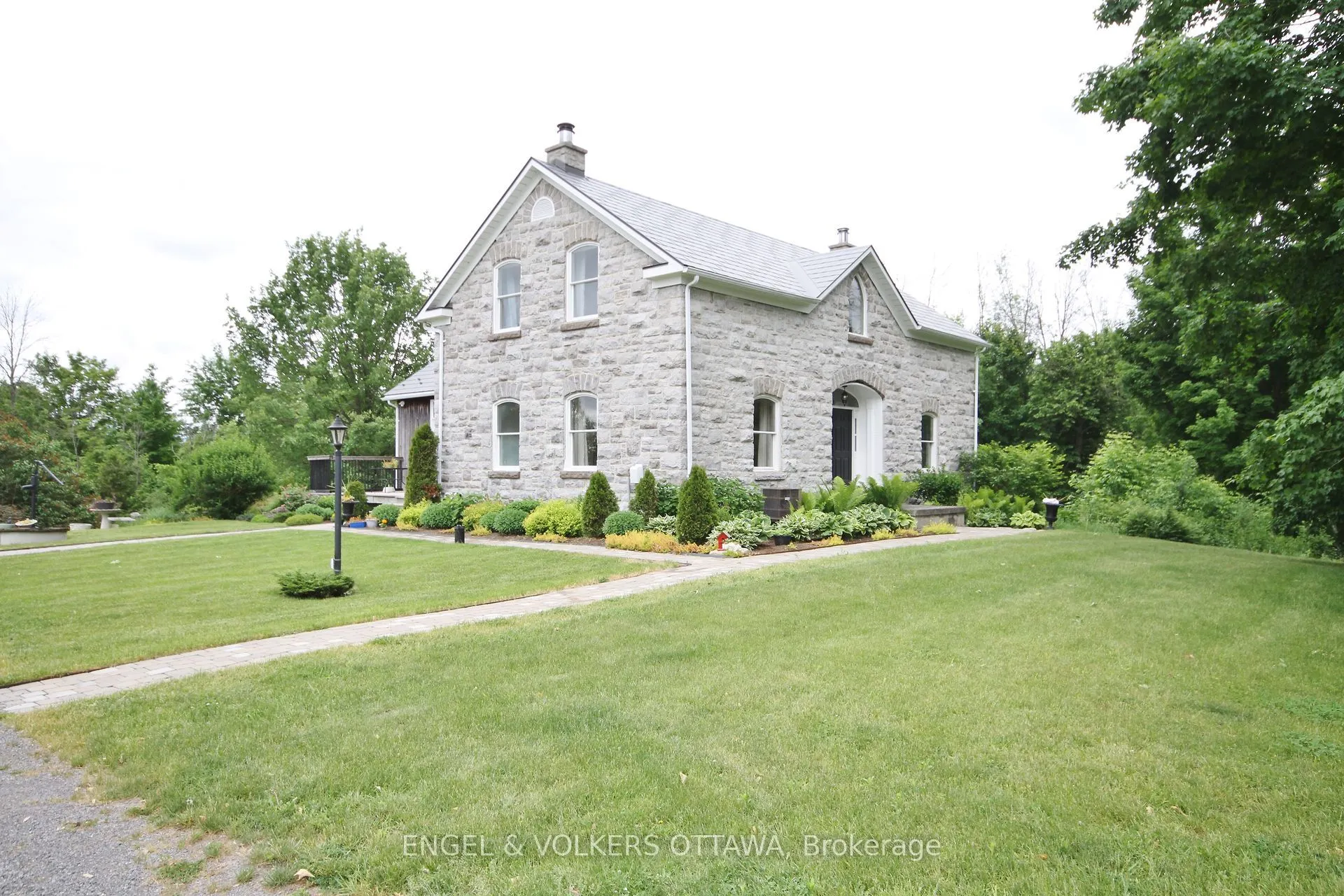 3000/2980 ROGER STEVENS Drive