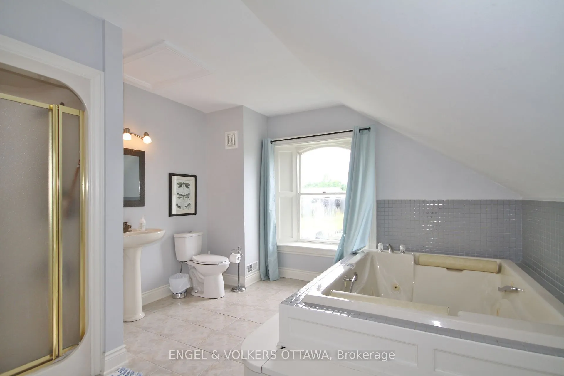 3000/2980 ROGER STEVENS Drive