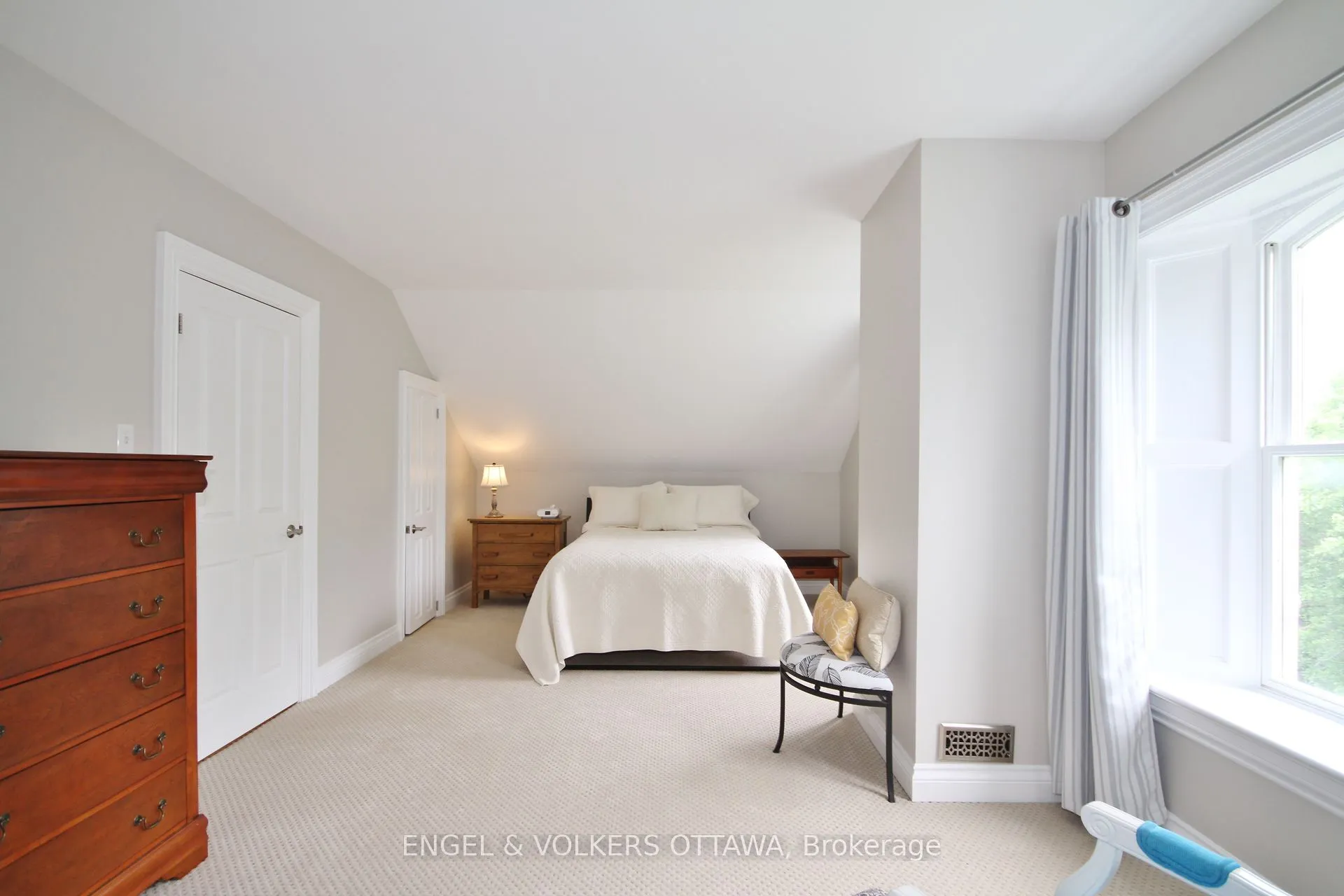 3000/2980 ROGER STEVENS Drive