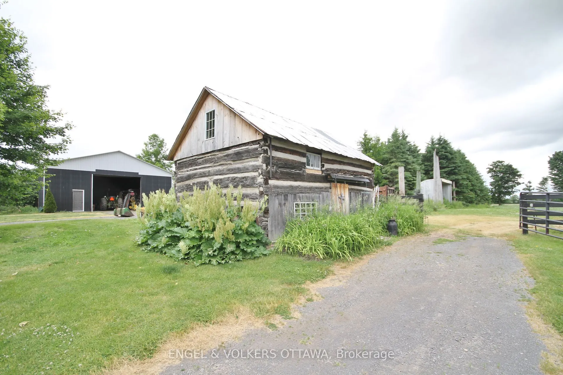 3000/2980 ROGER STEVENS Drive