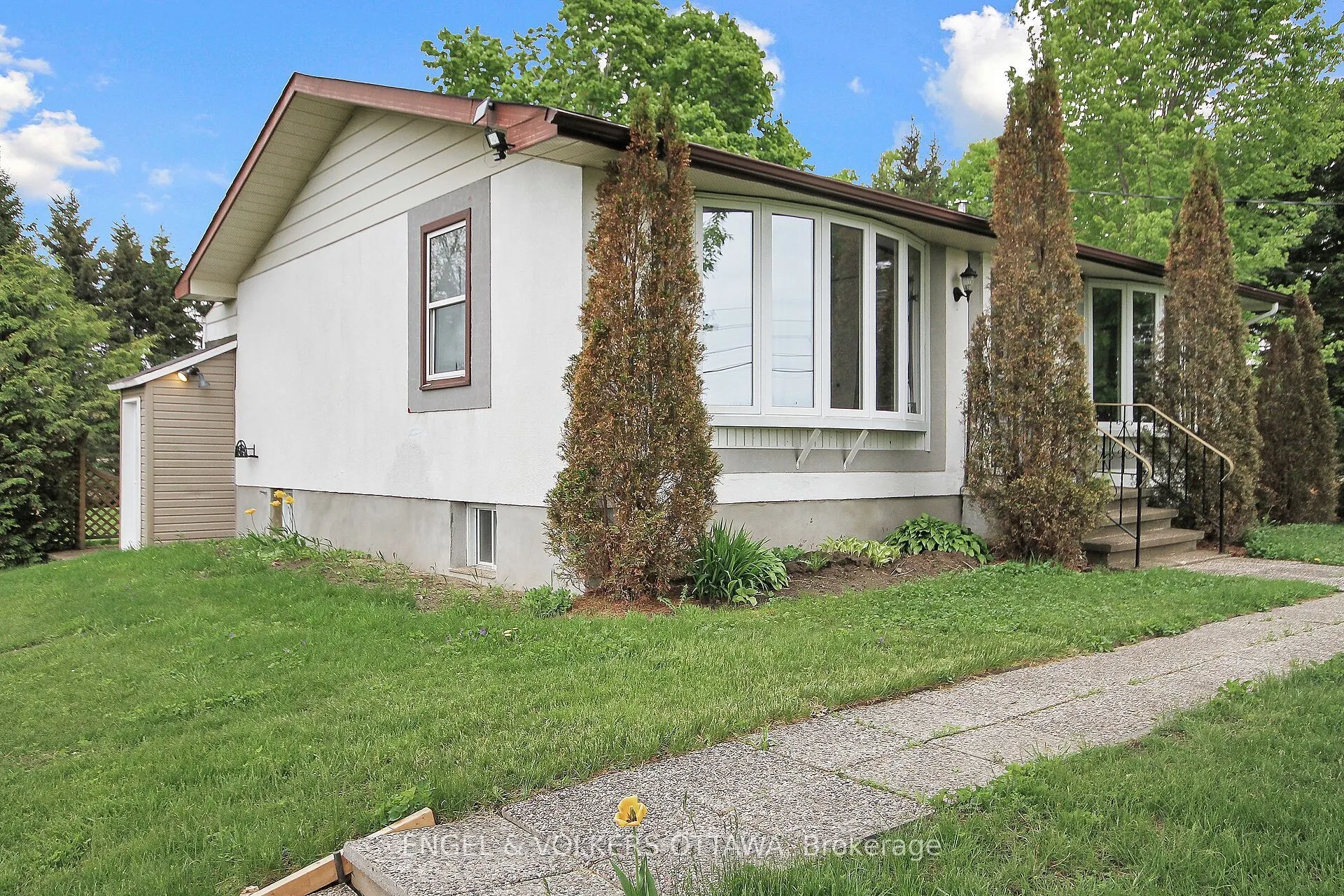 3000/2980 ROGER STEVENS Drive
