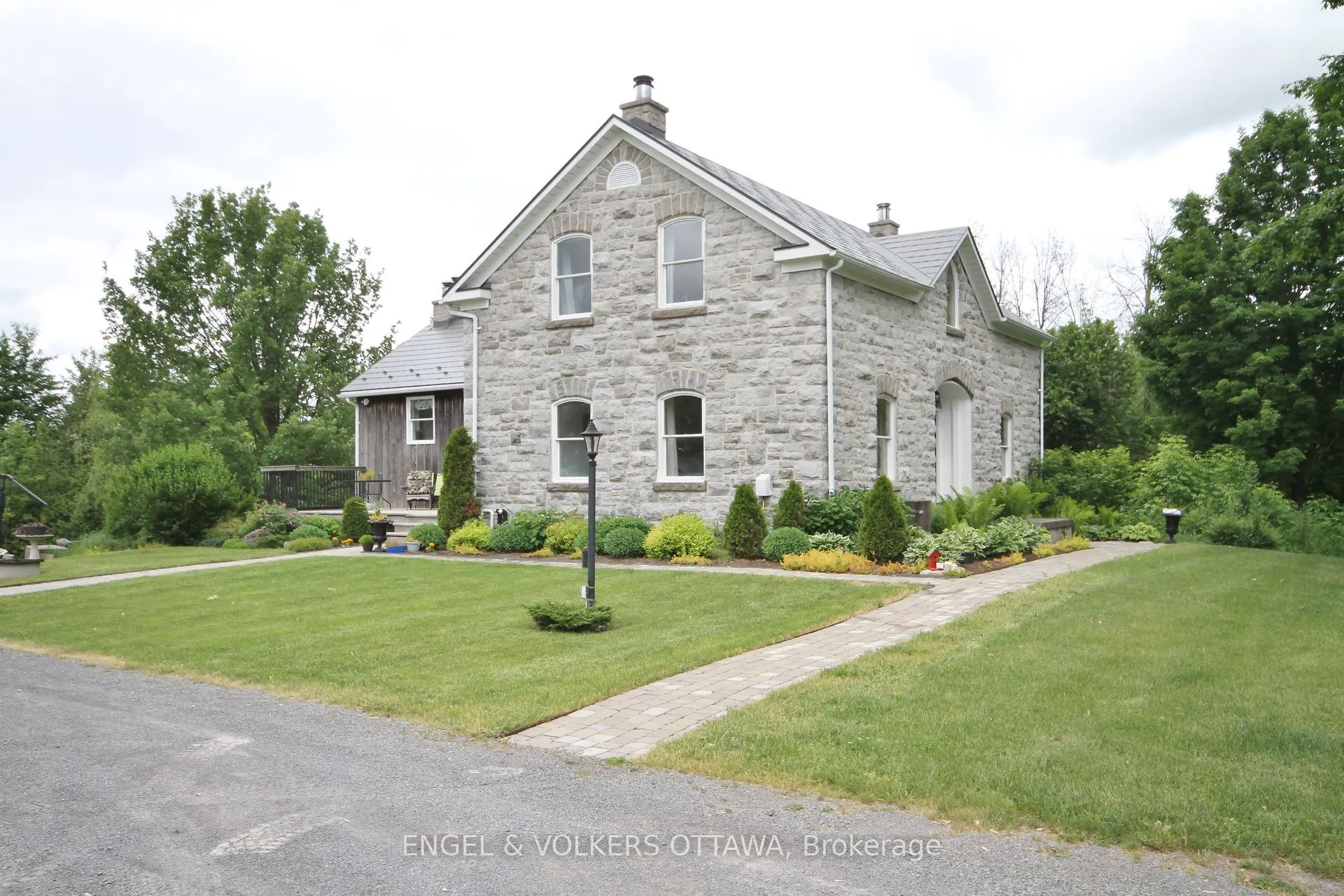 3000/2980 ROGER STEVENS Drive