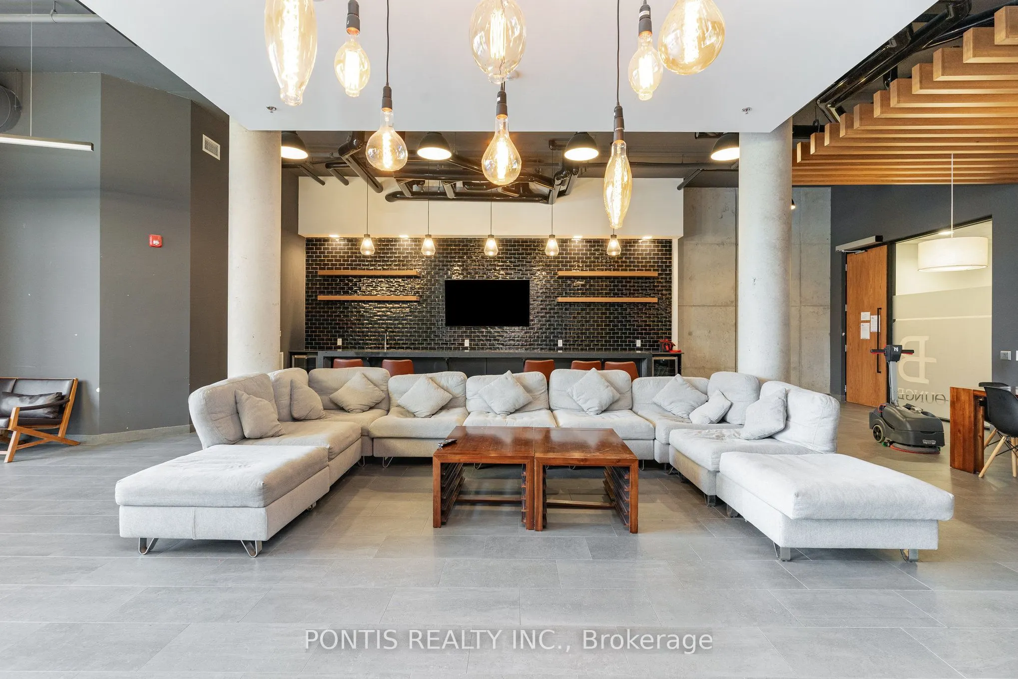 251 Northfield Drive E, #207