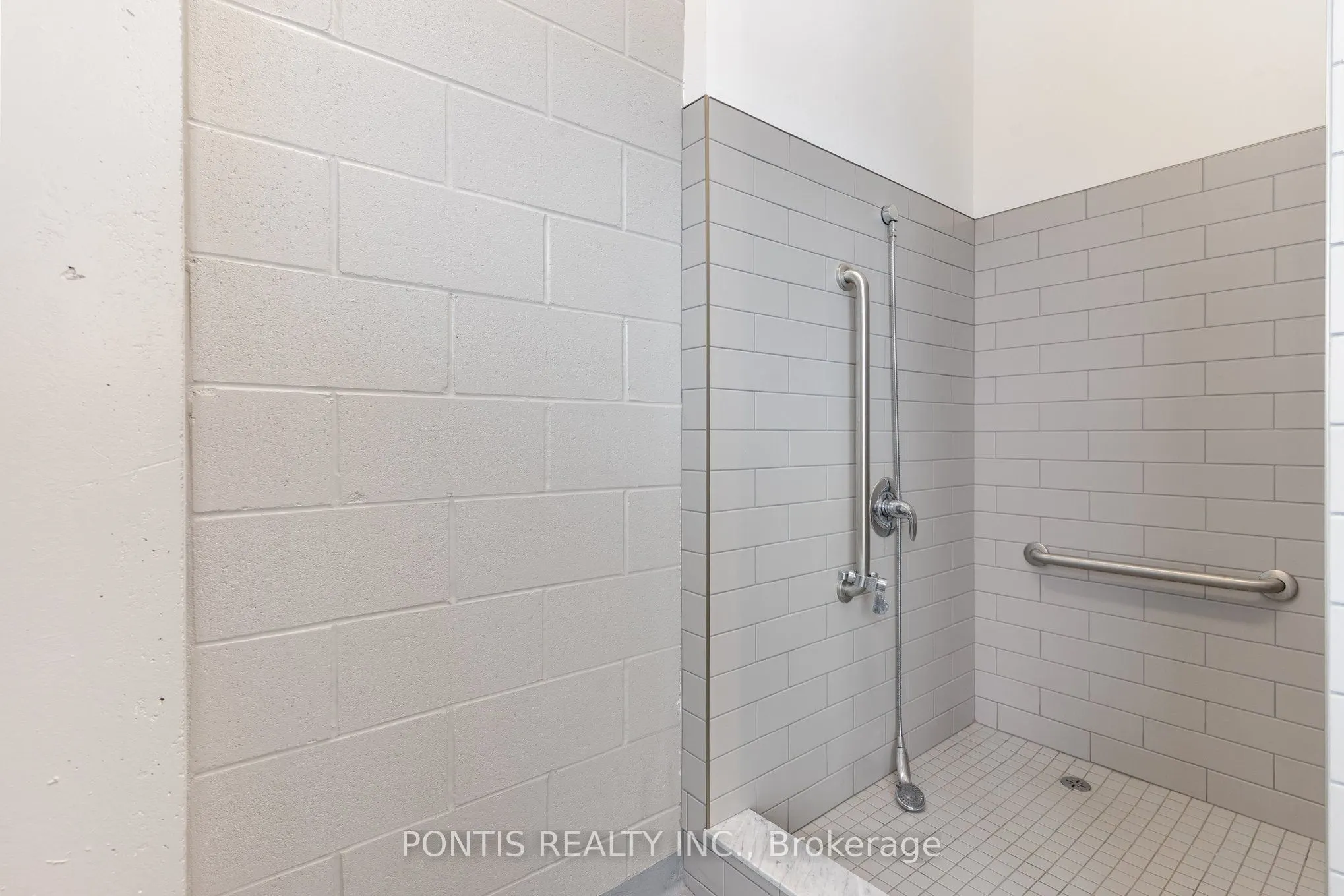 251 Northfield Drive E, #207
