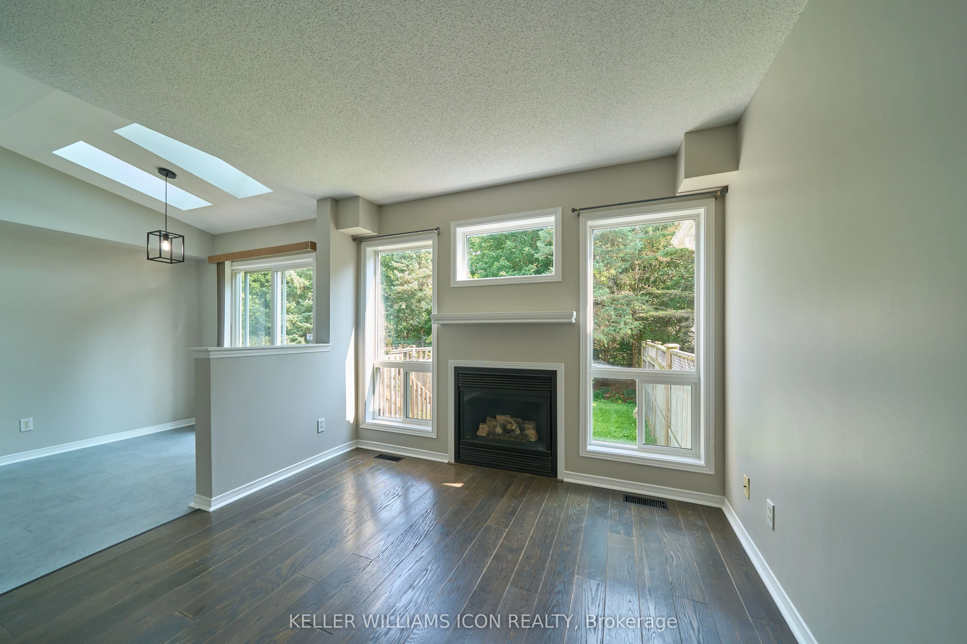 71 Hemlo Crescent