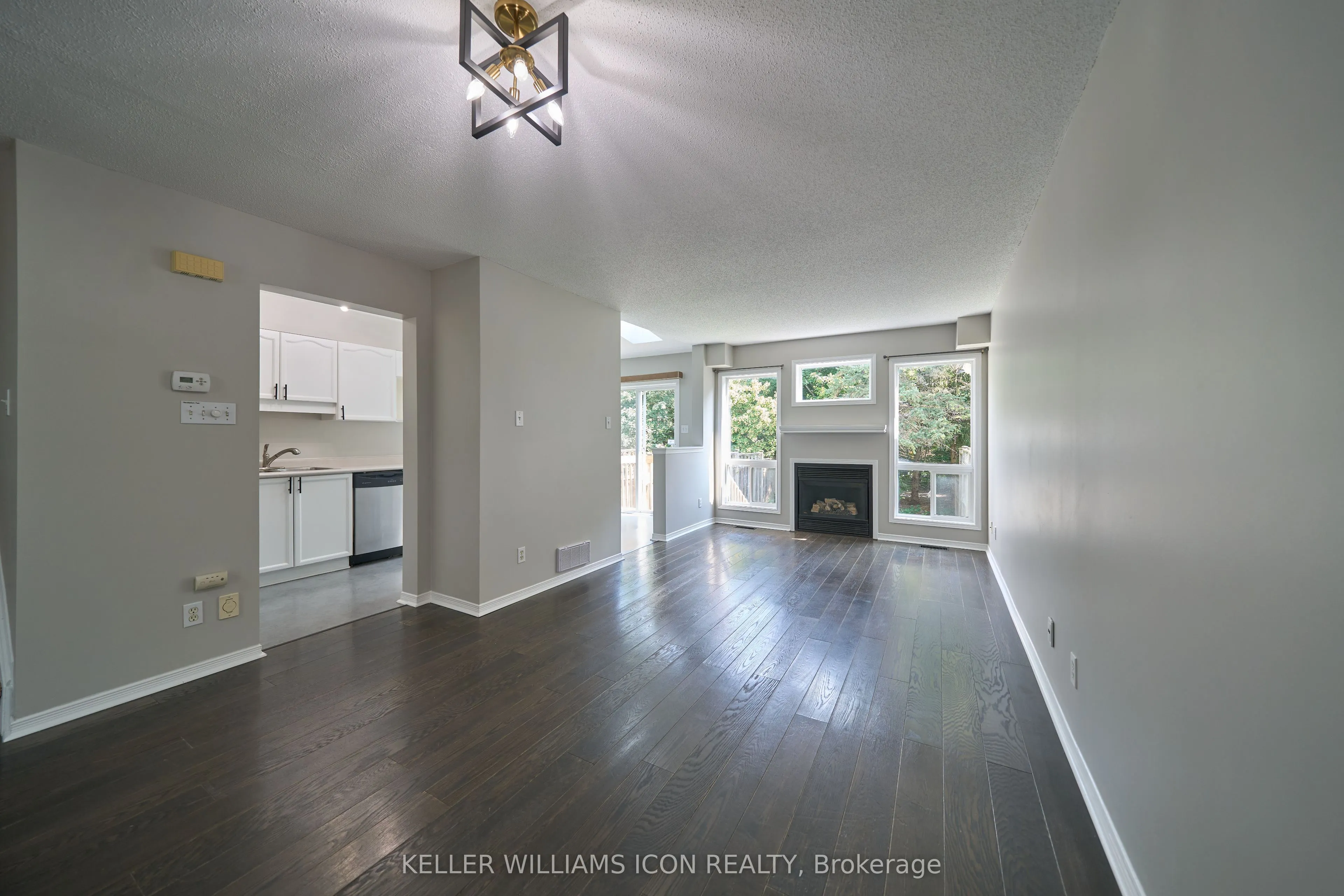 71 Hemlo Crescent