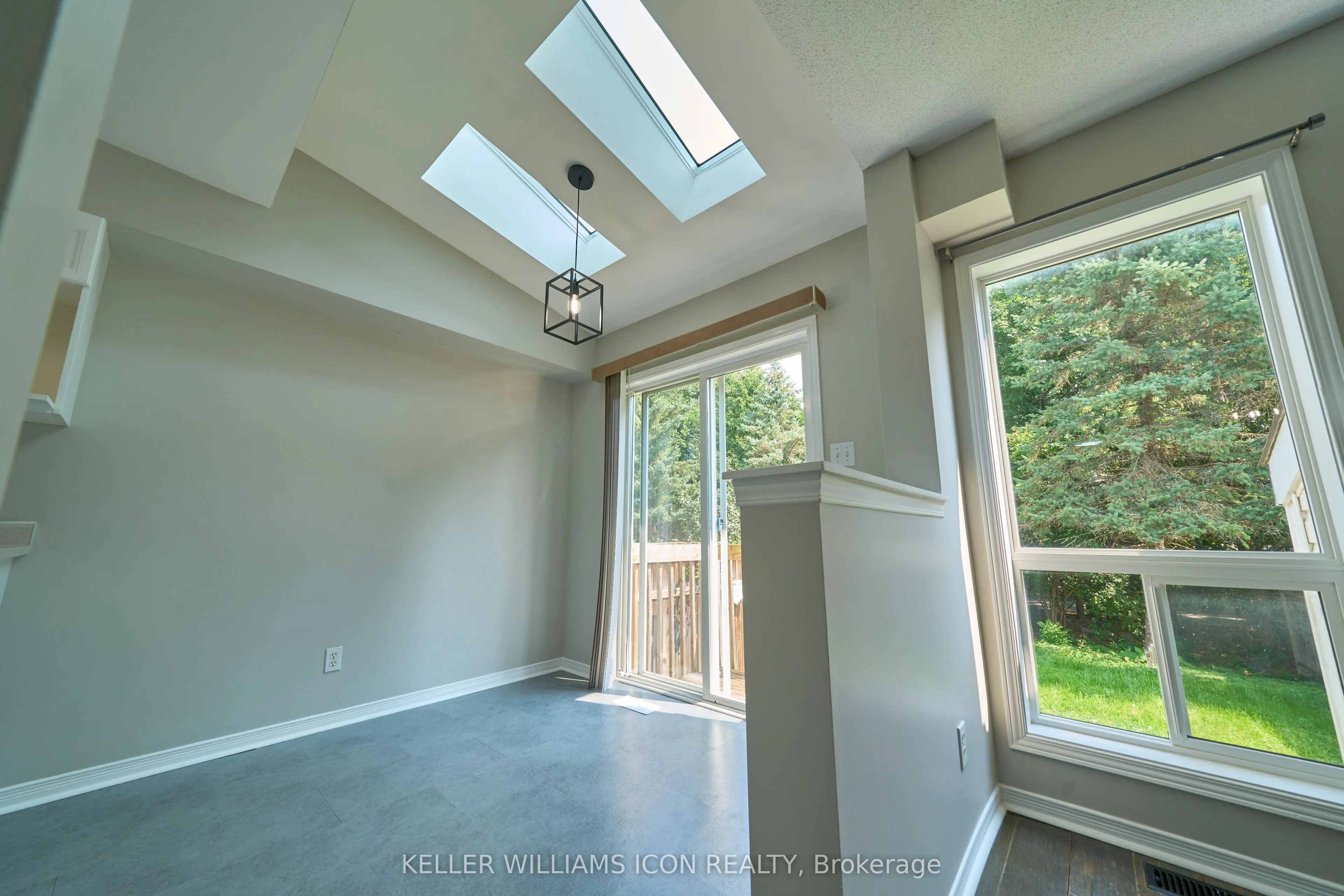 71 Hemlo Crescent