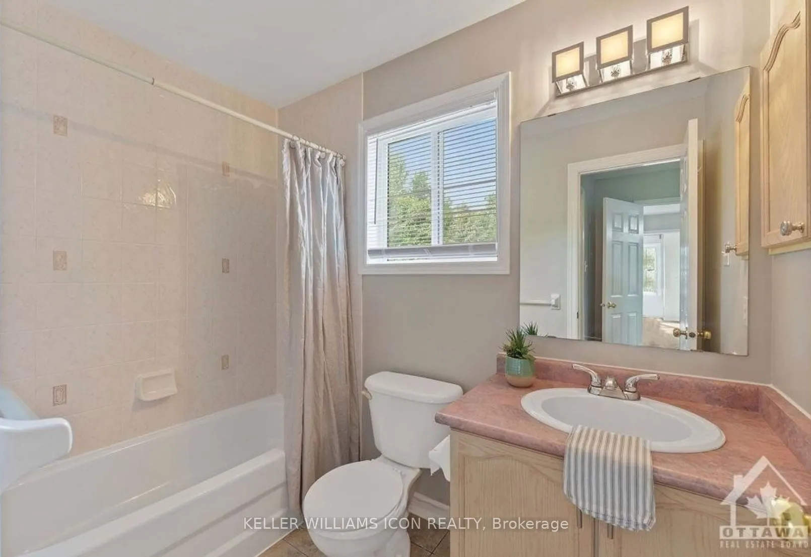 71 Hemlo Crescent