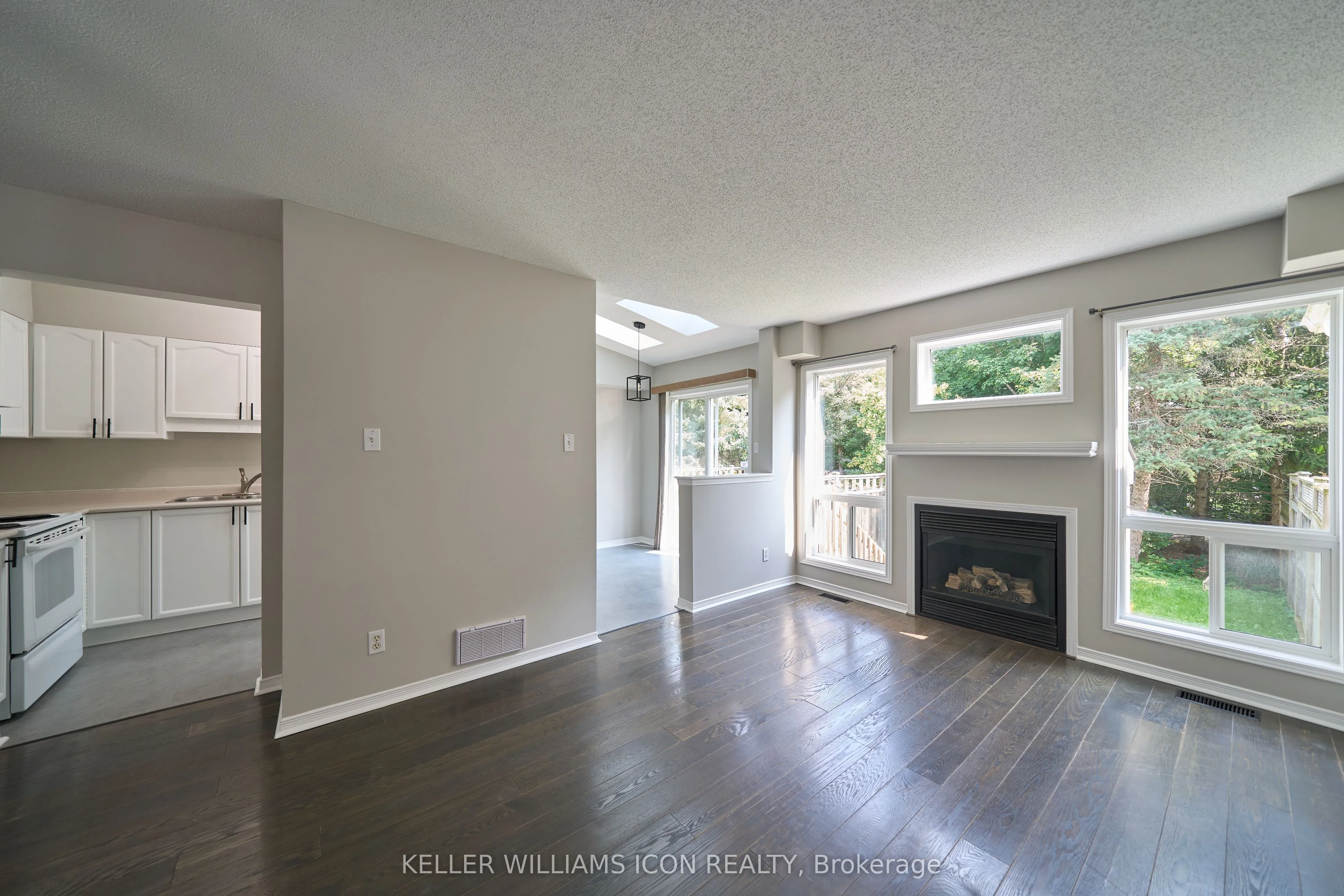 71 Hemlo Crescent