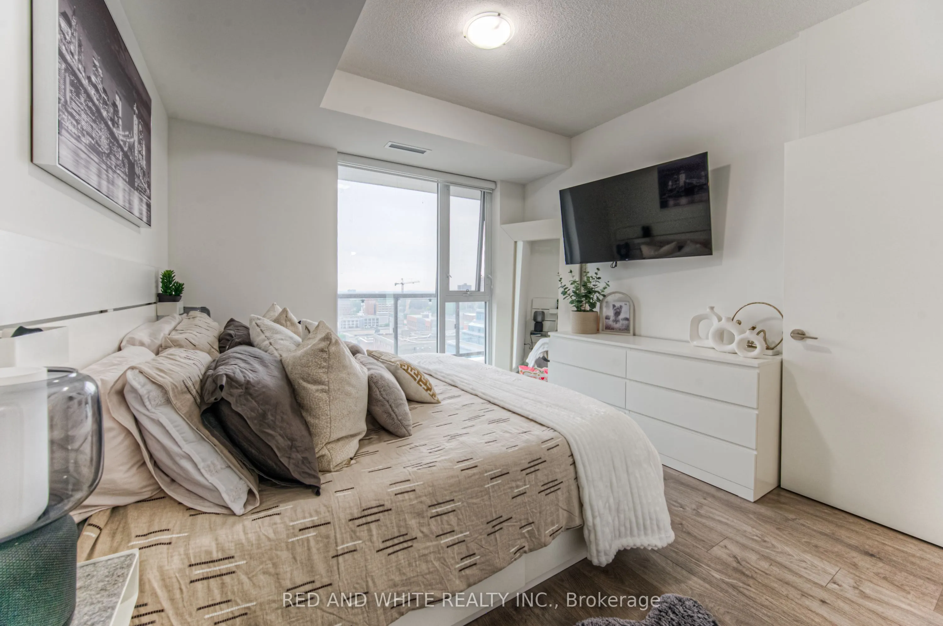 55 Duke Street W, #1308