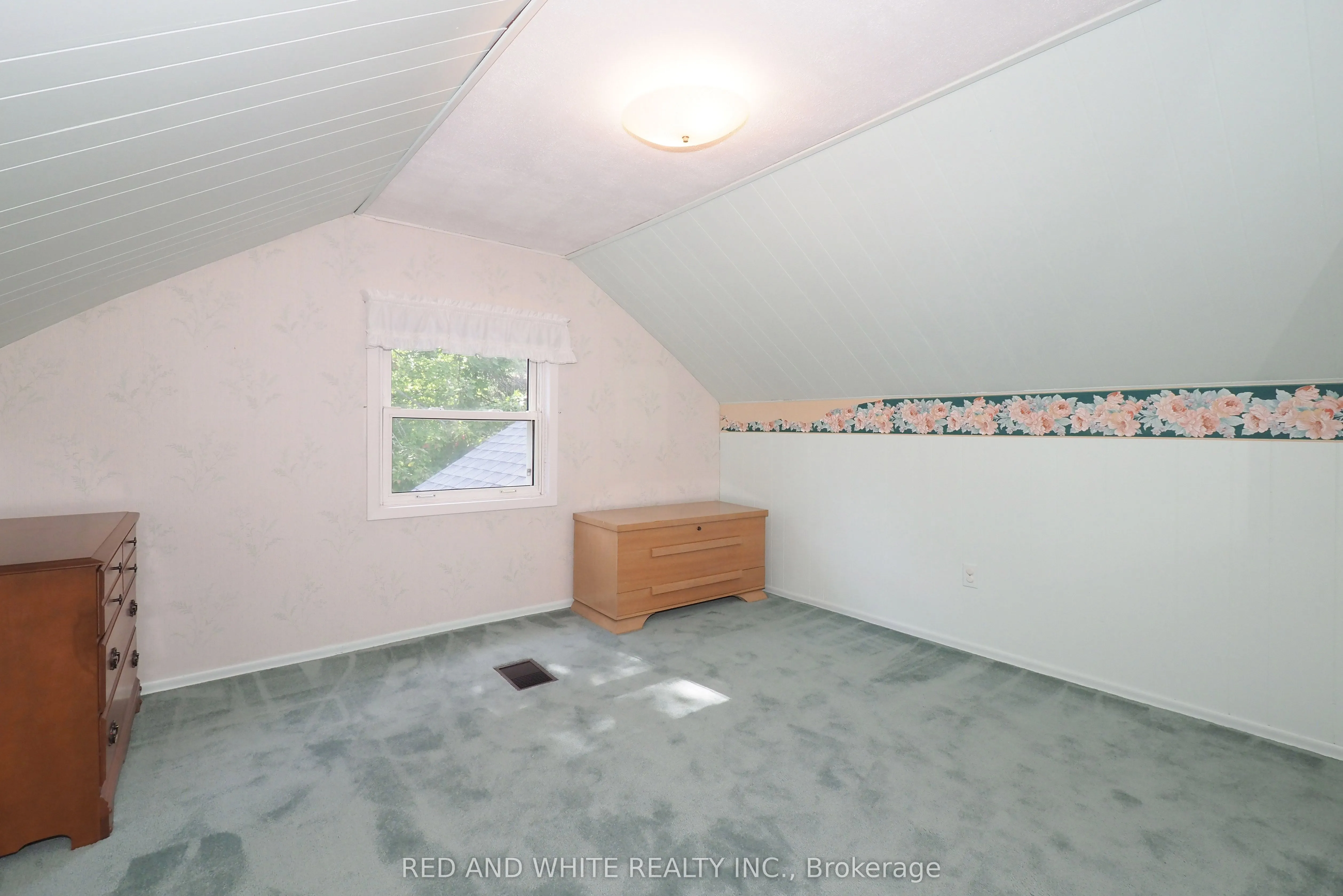 111 North Drive N