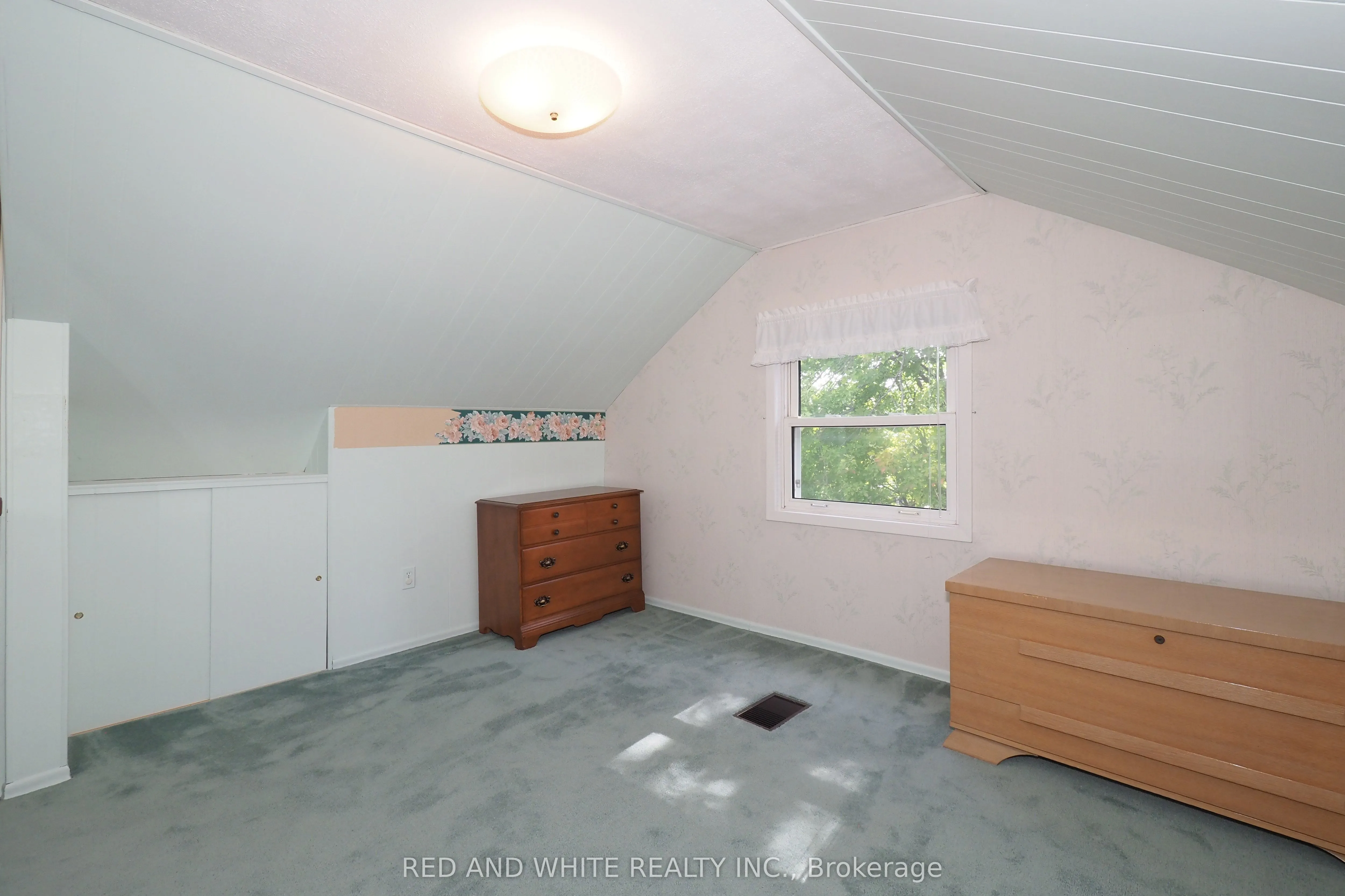 111 North Drive N