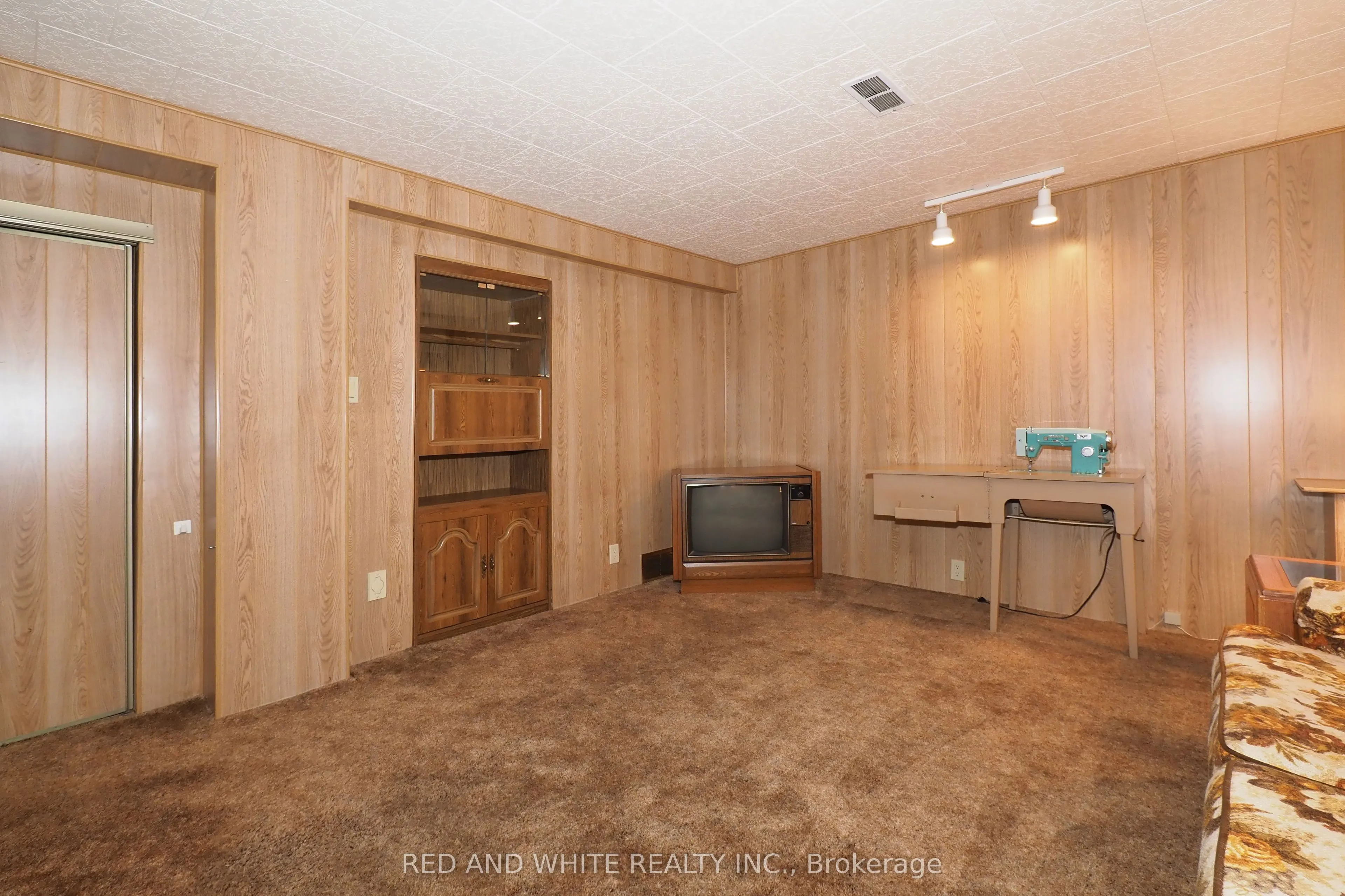 111 North Drive N