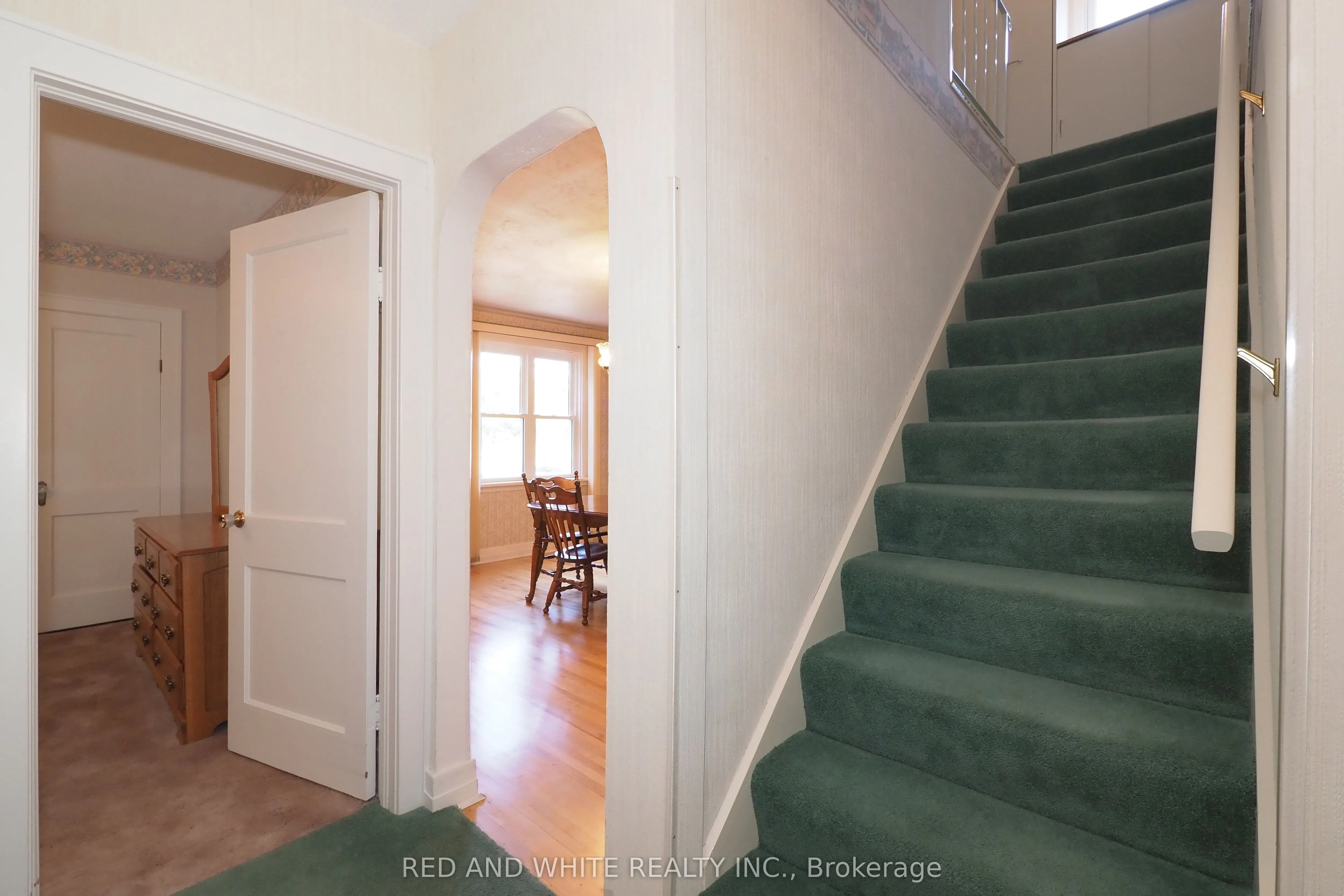 111 North Drive N