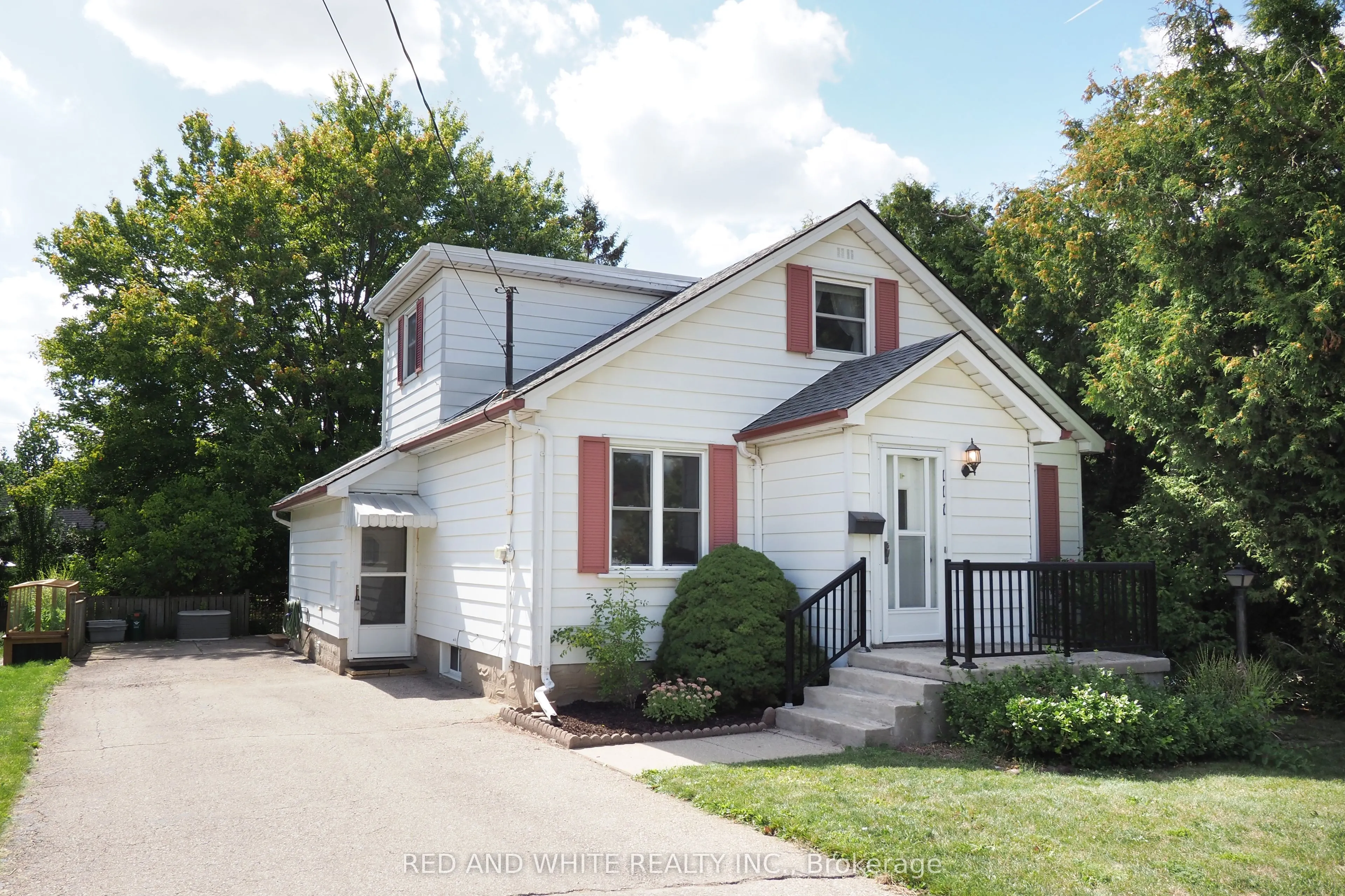 111 North Drive N
