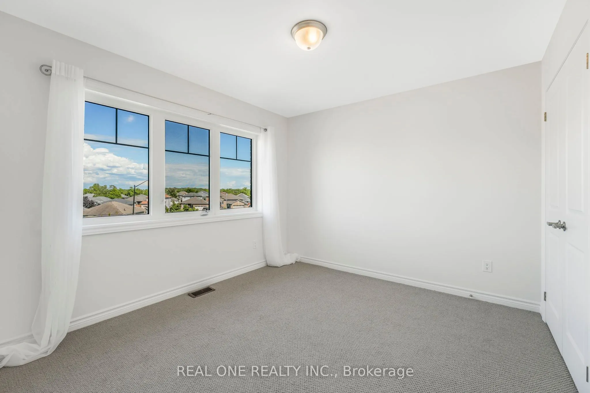 18 ORIOLE Crescent