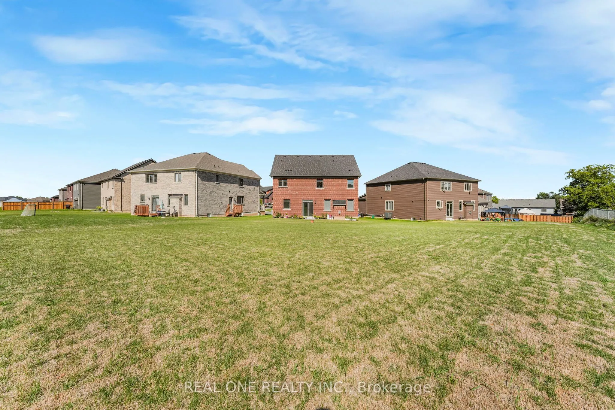 18 ORIOLE Crescent