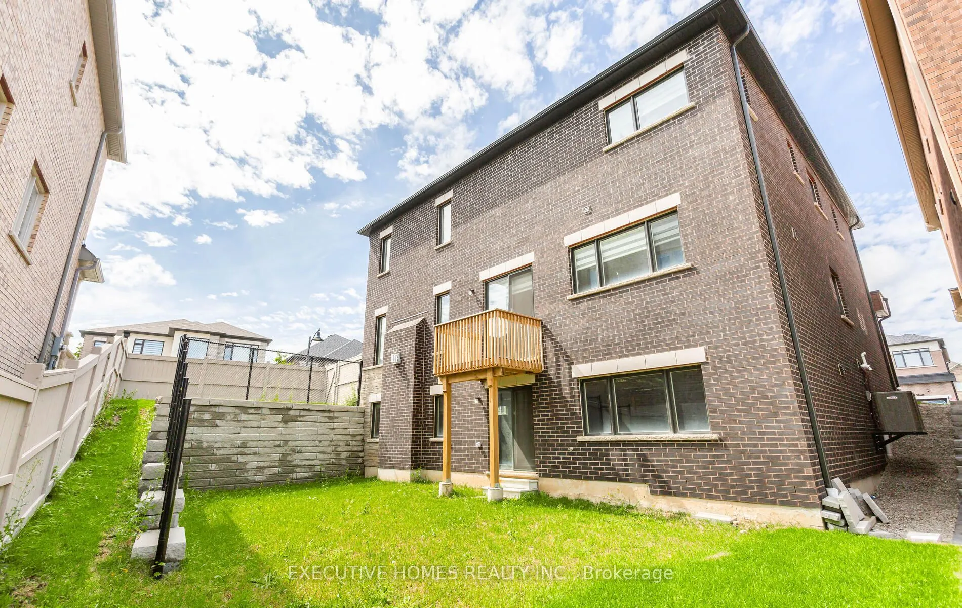 77 Pond View Gate
