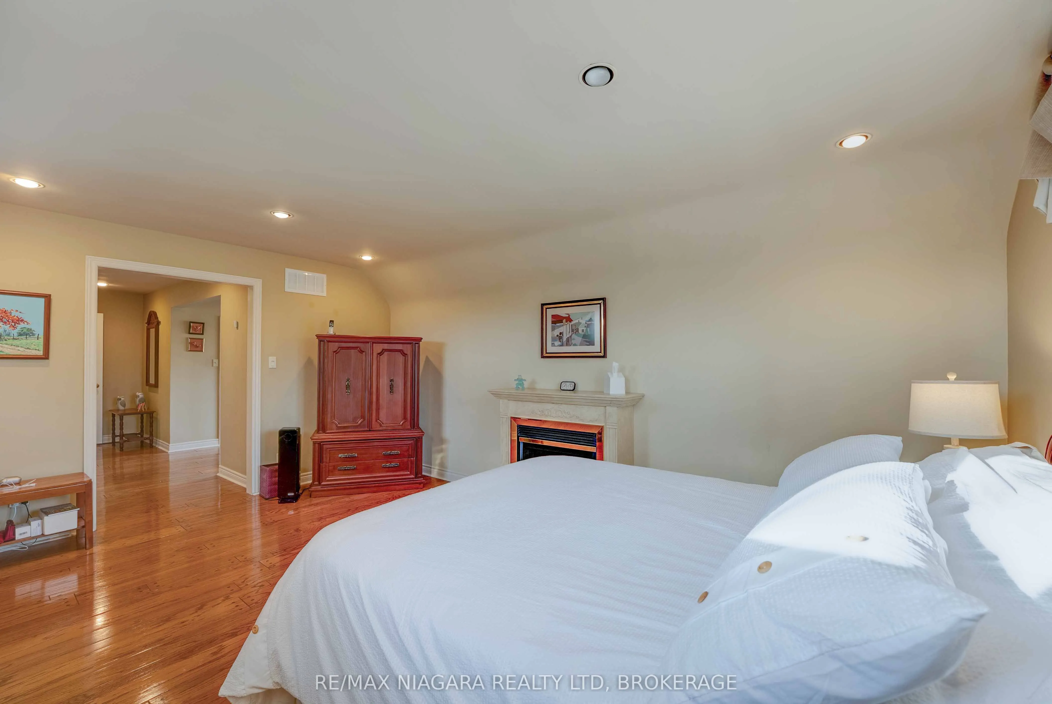 7909 Sarah Street