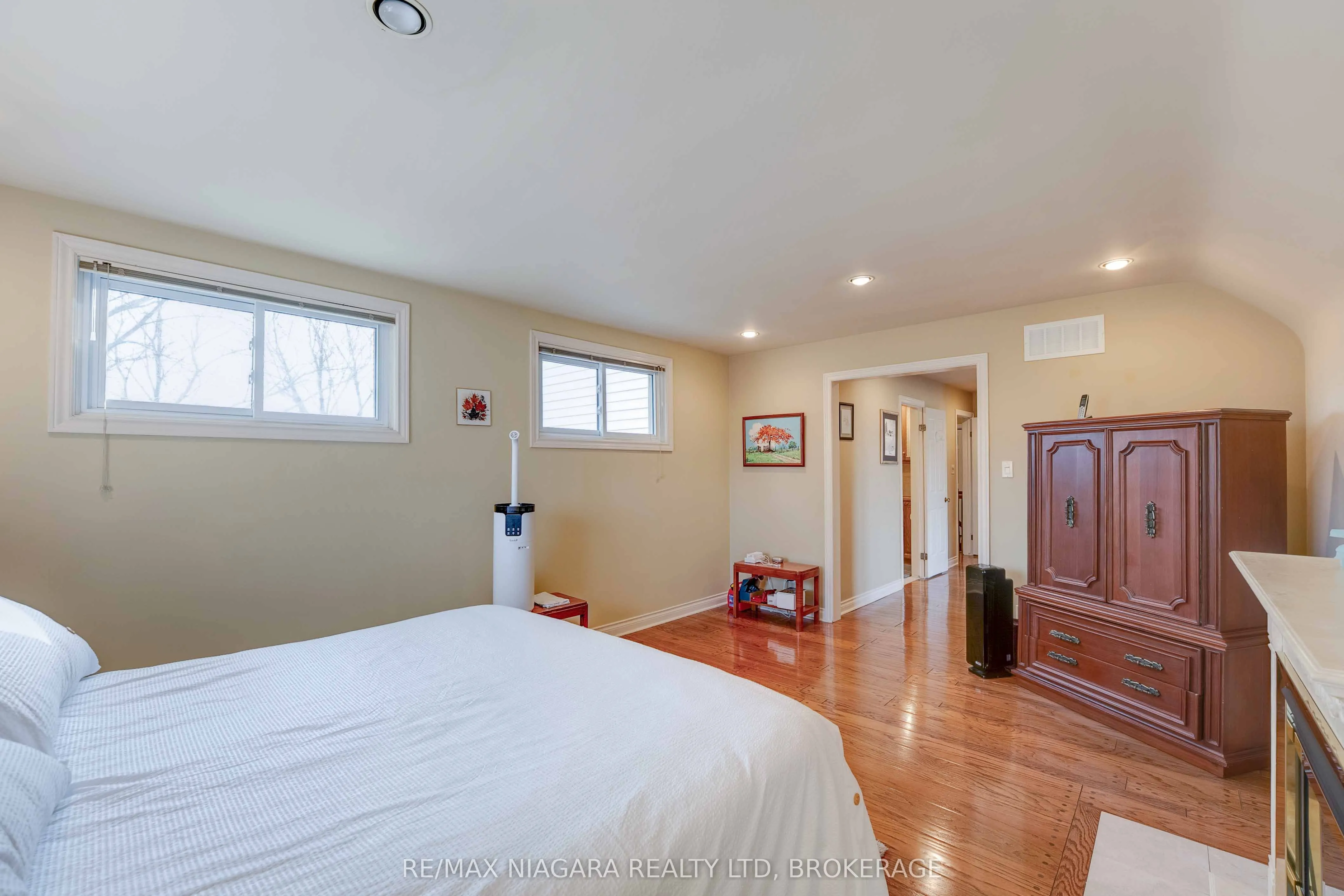 7909 Sarah Street