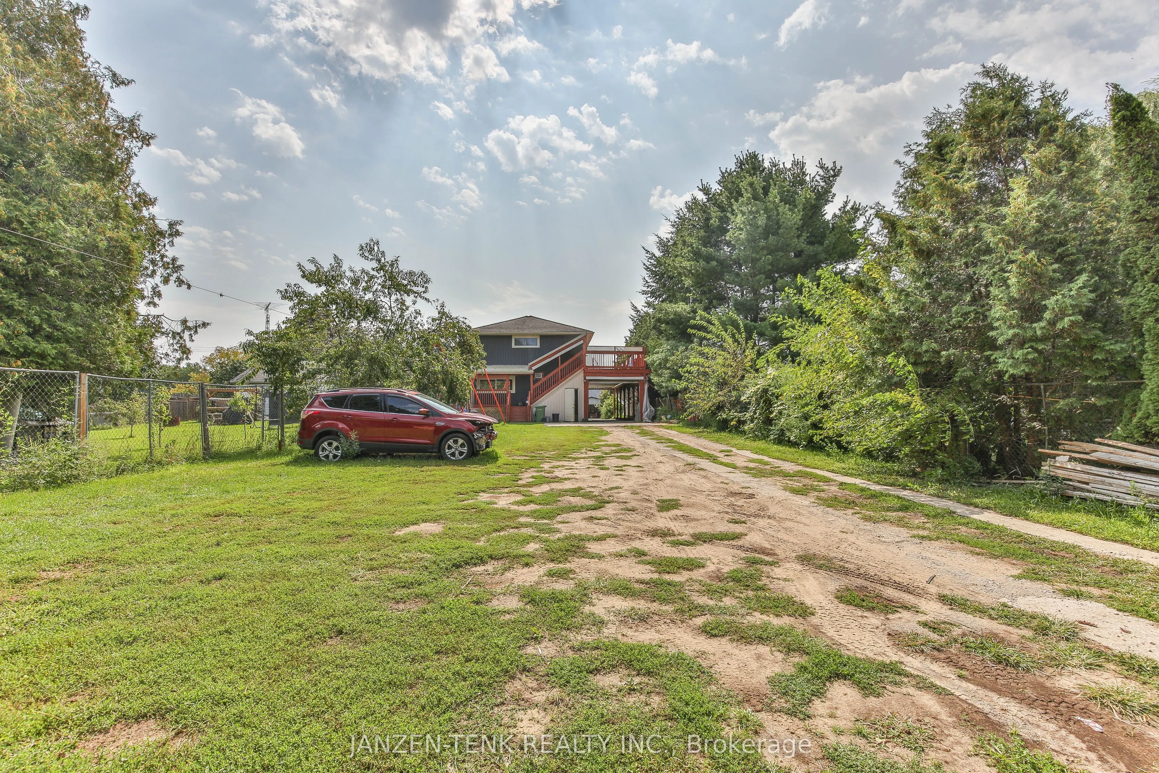 13 Norfolk County Road 21 Street