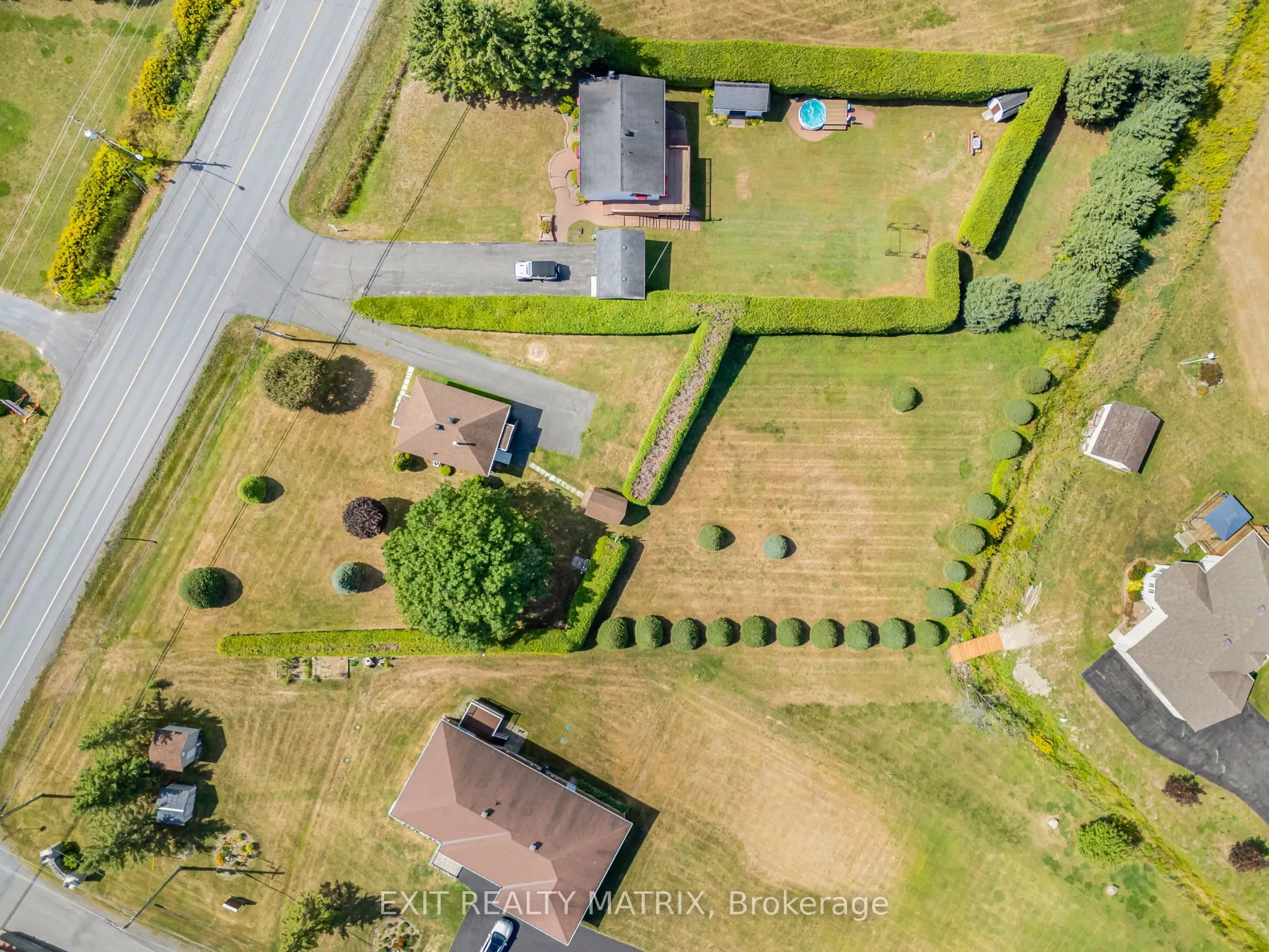 48 Front Road W
