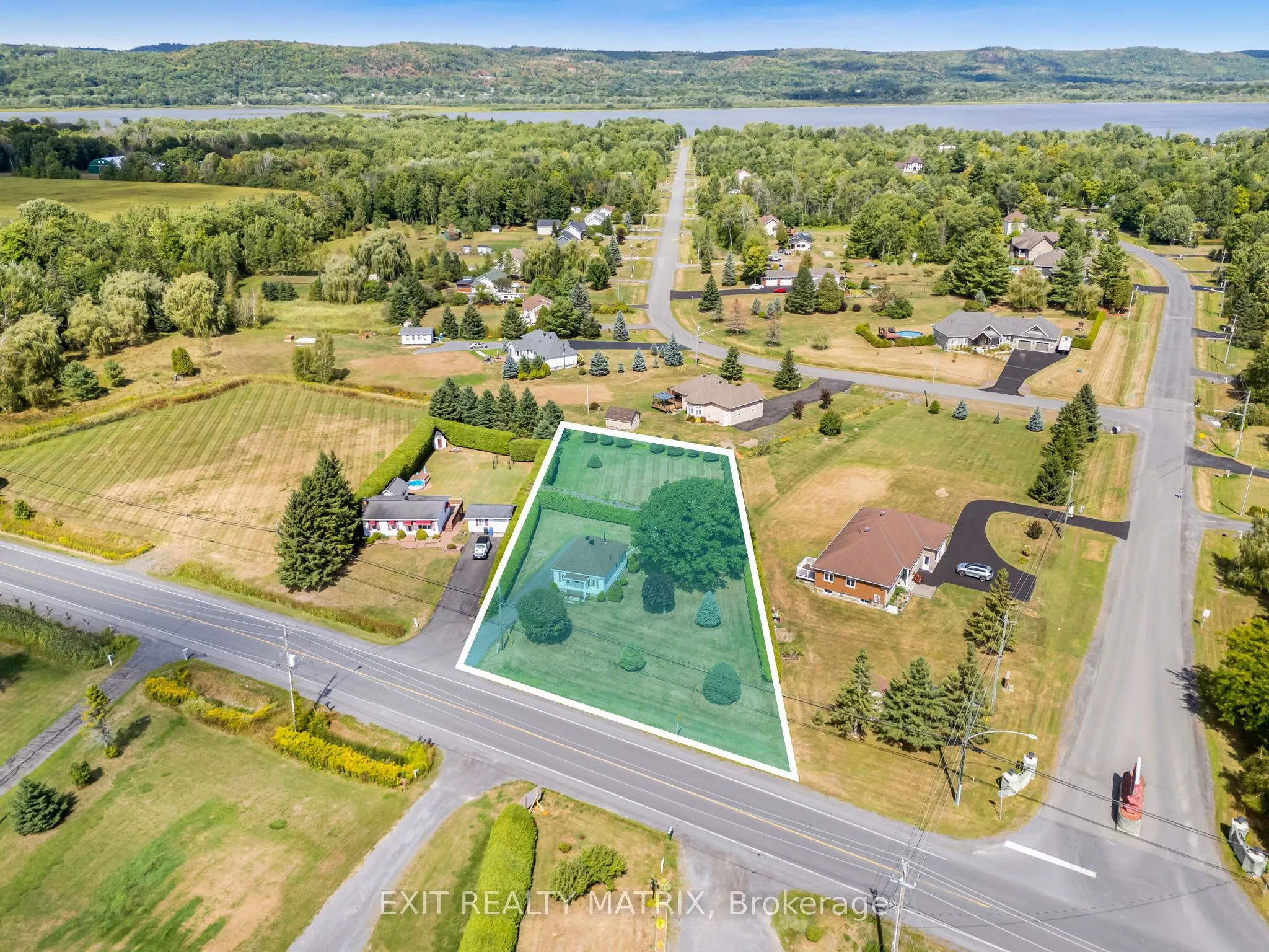 48 Front Road W