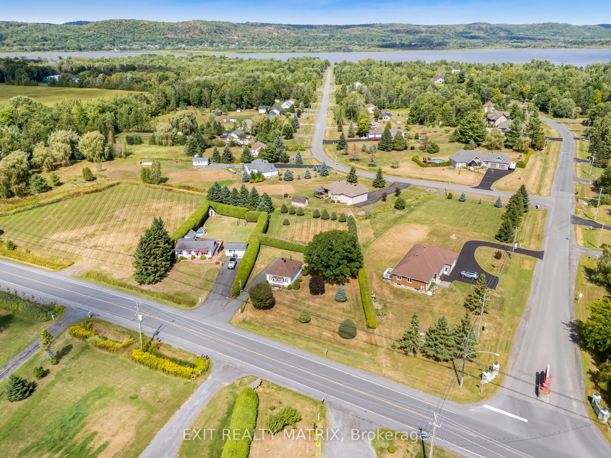 48 Front Road W
