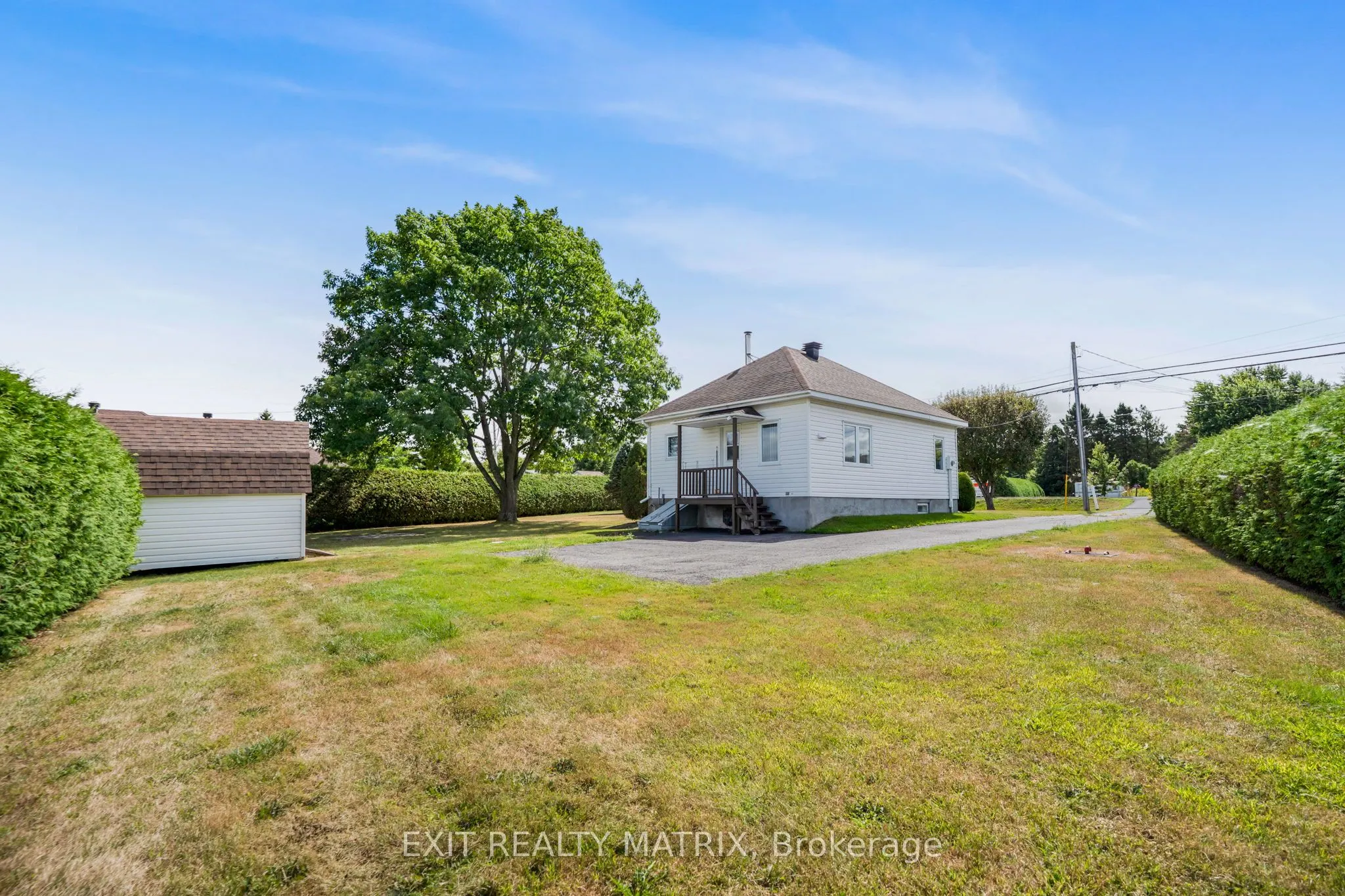 48 Front Road W