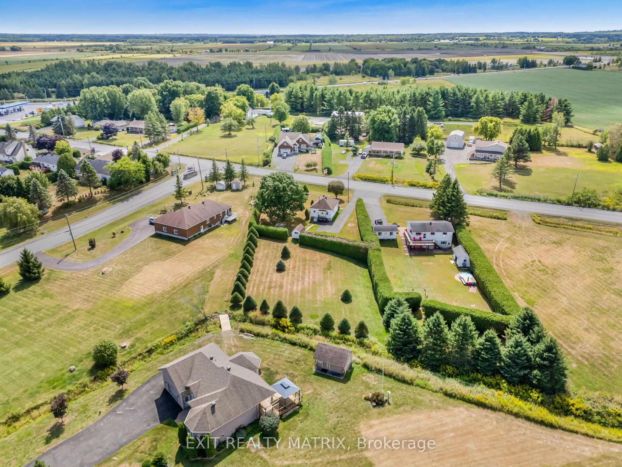 48 Front Road W