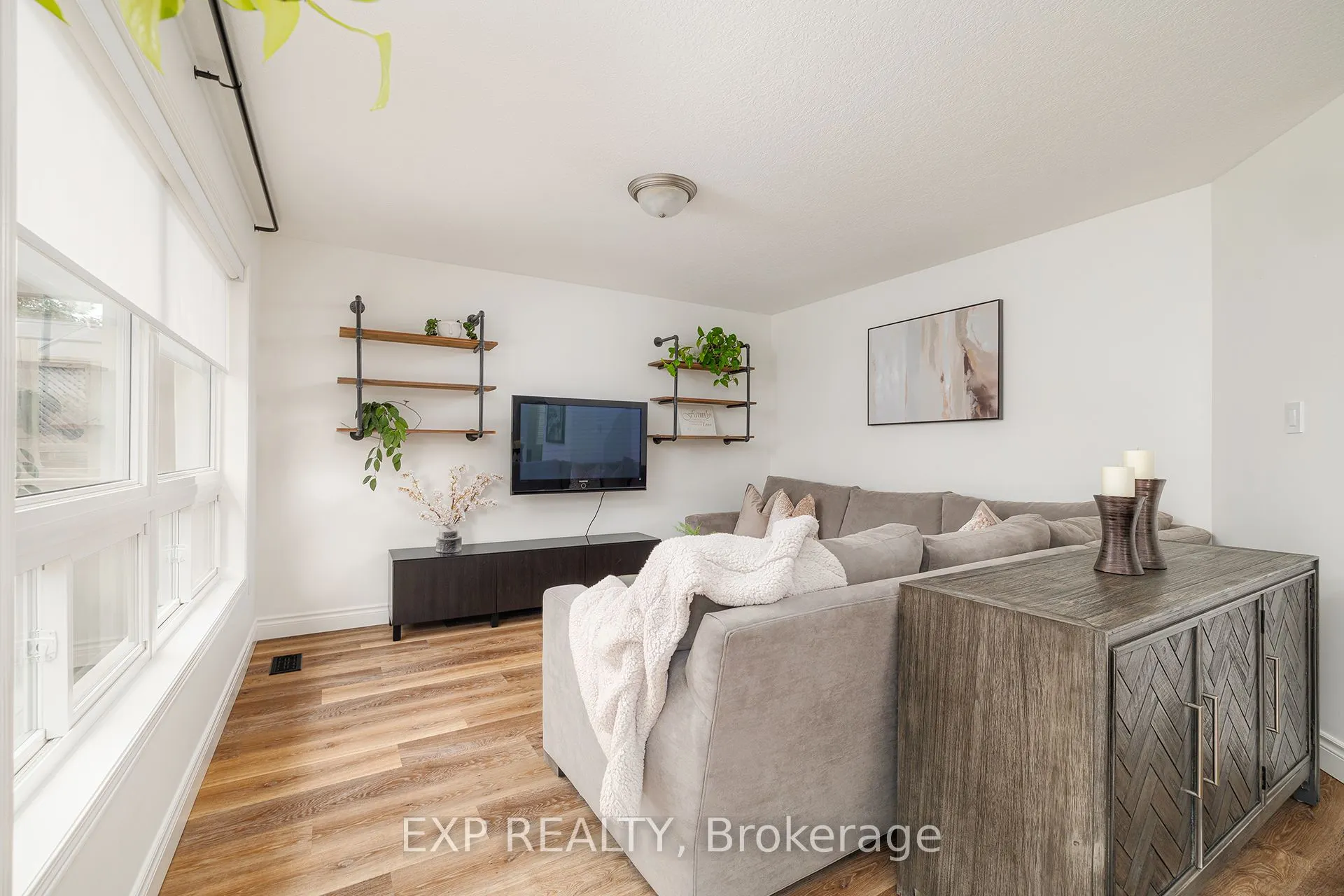 35 Hollinrake Avenue