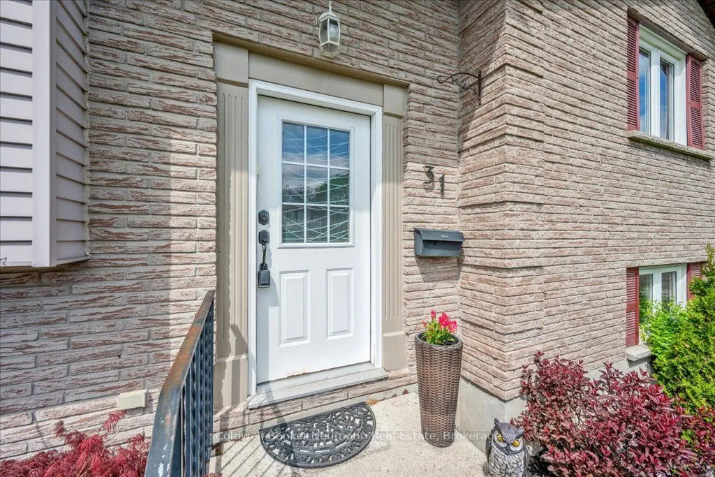 31 Carey Crescent