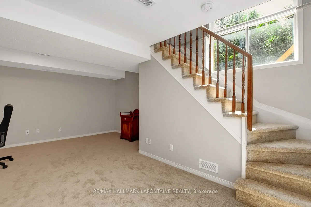 446 Lawler Crescent