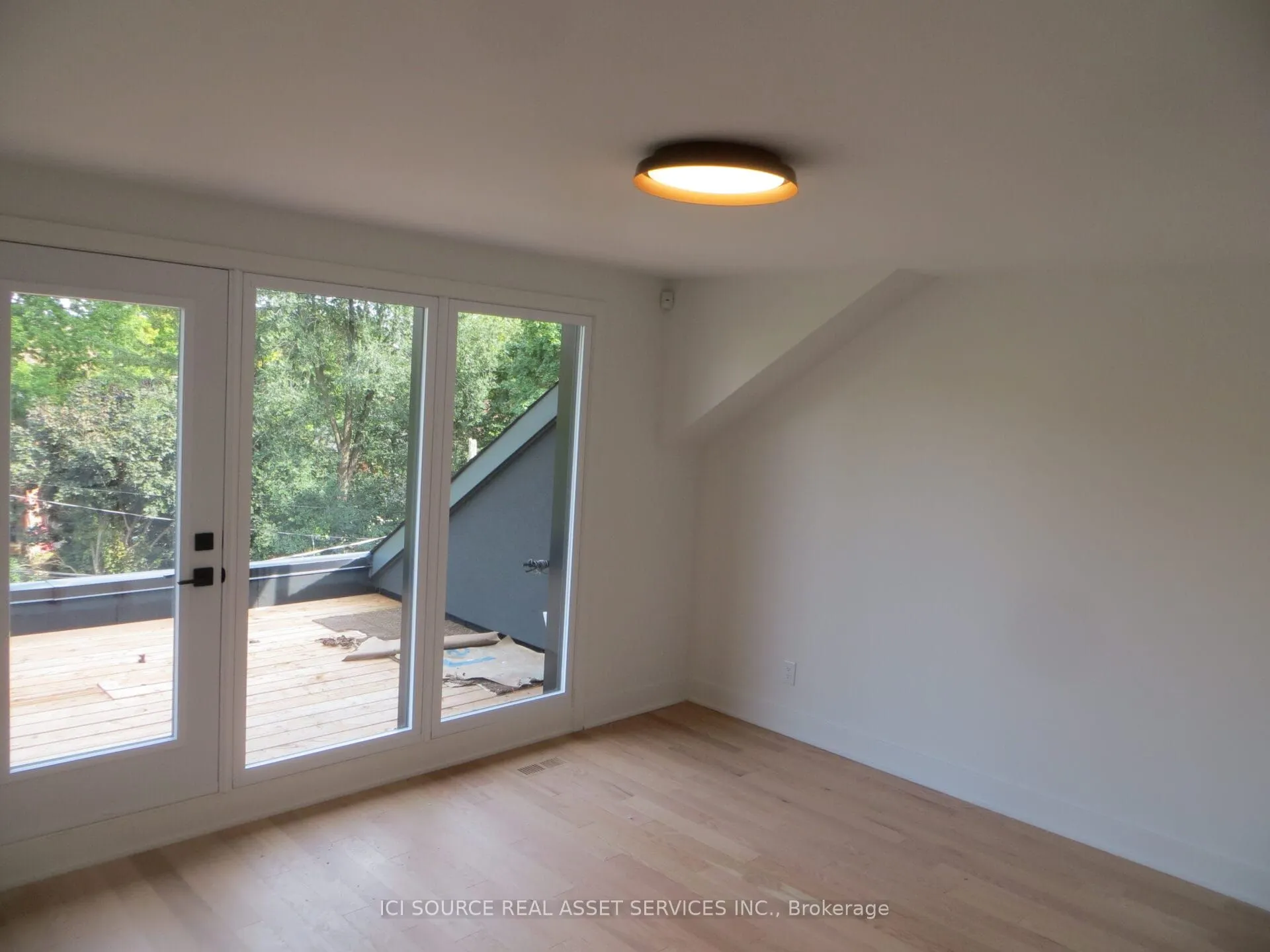 9B Fairbairn Street