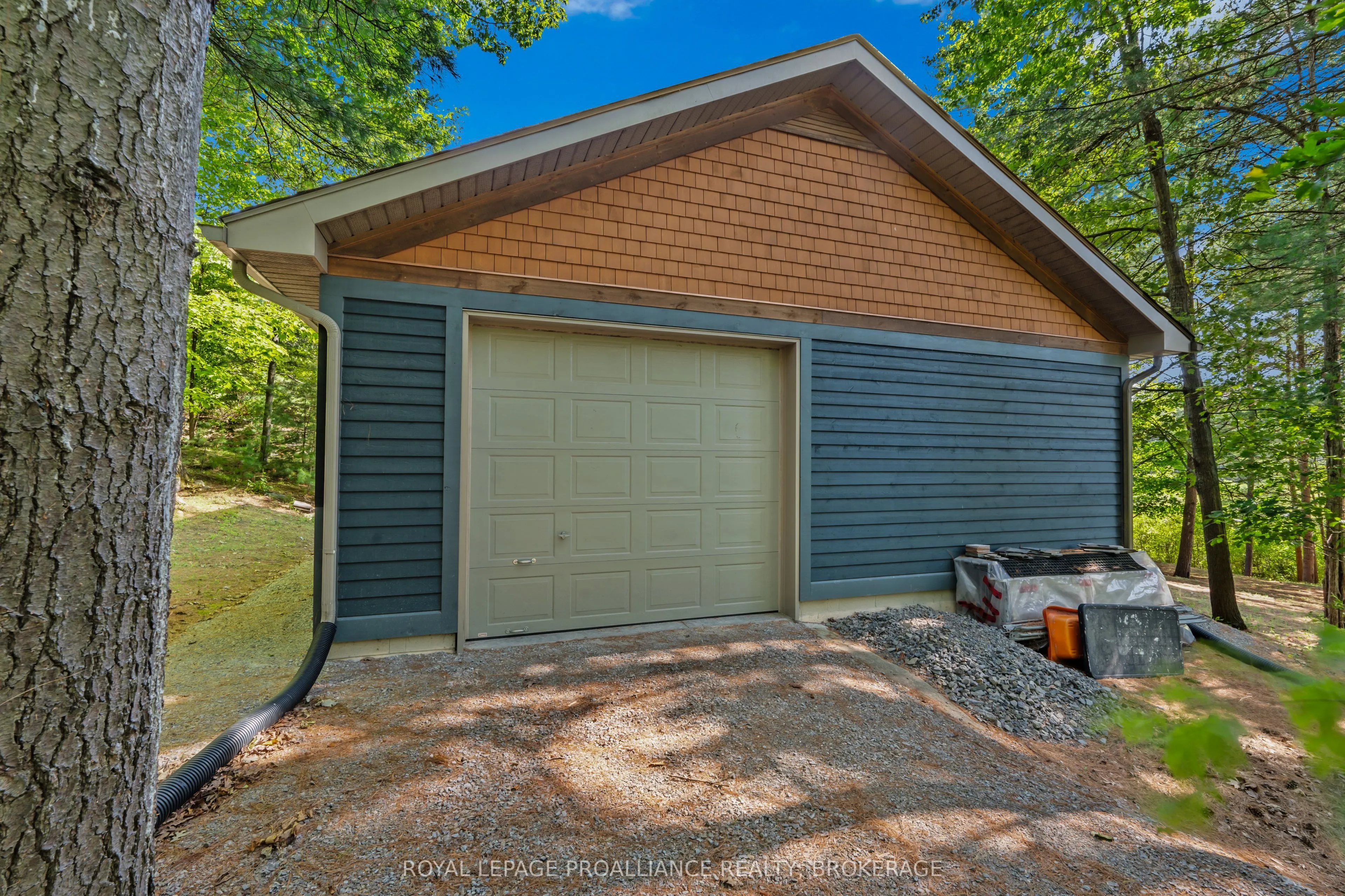216 Tumbledown Road