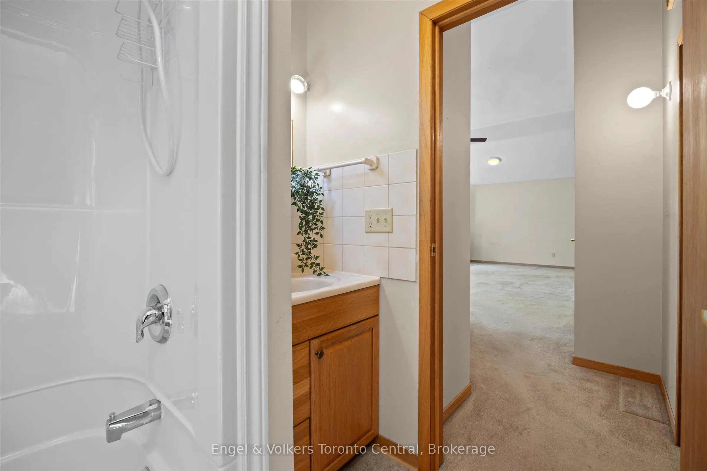 13 HICKORY Crescent