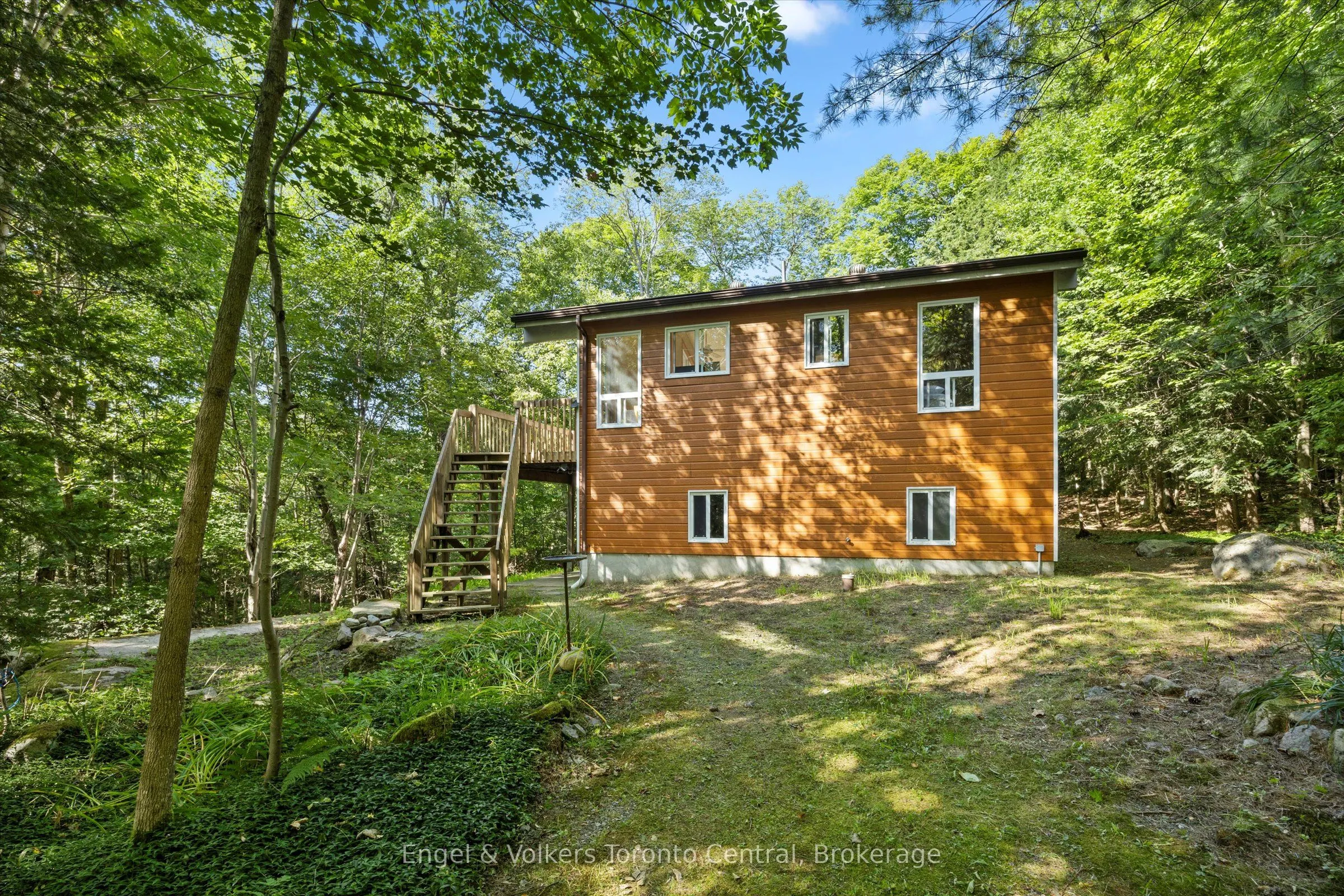 13 HICKORY Crescent