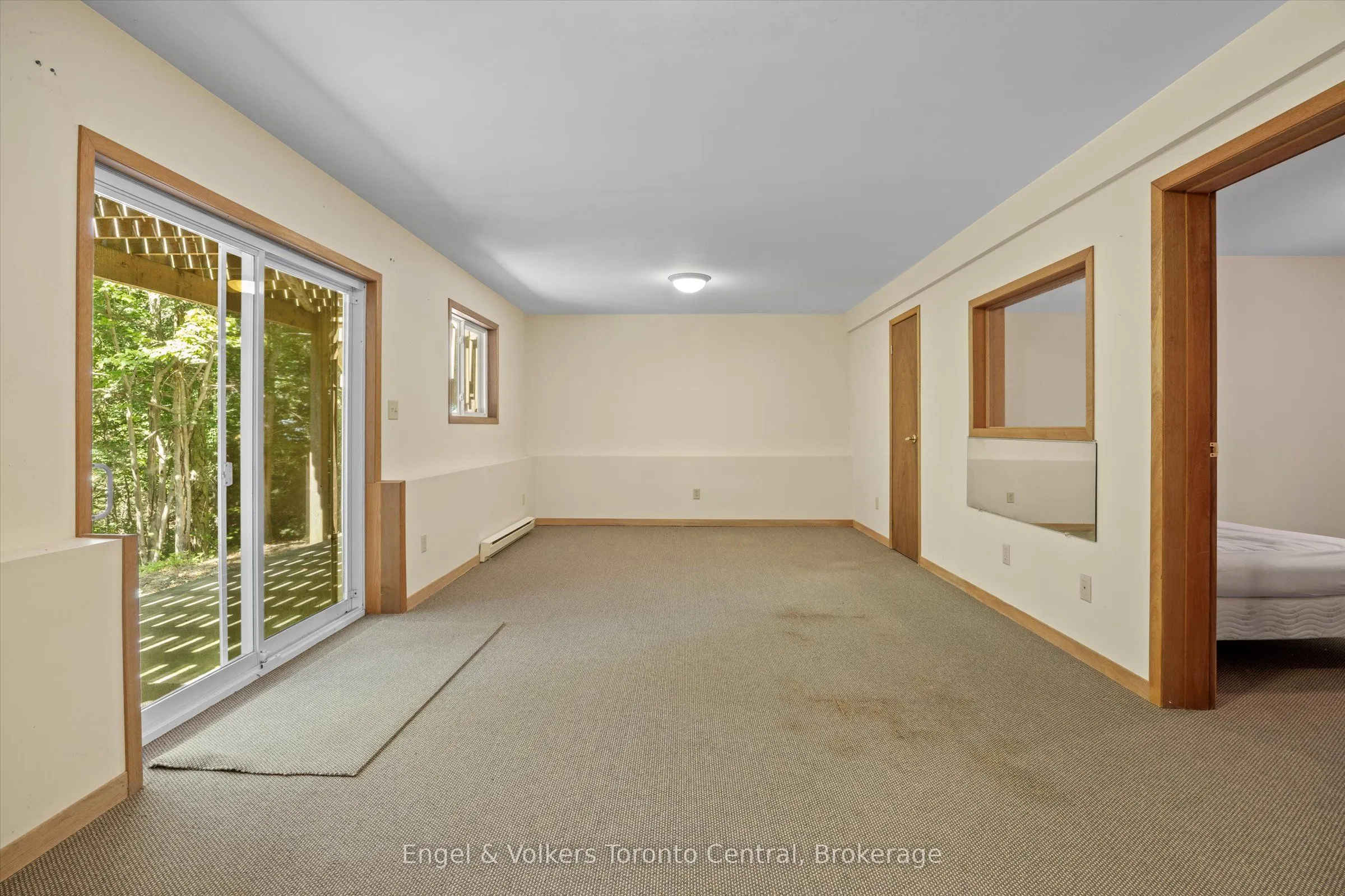 13 HICKORY Crescent