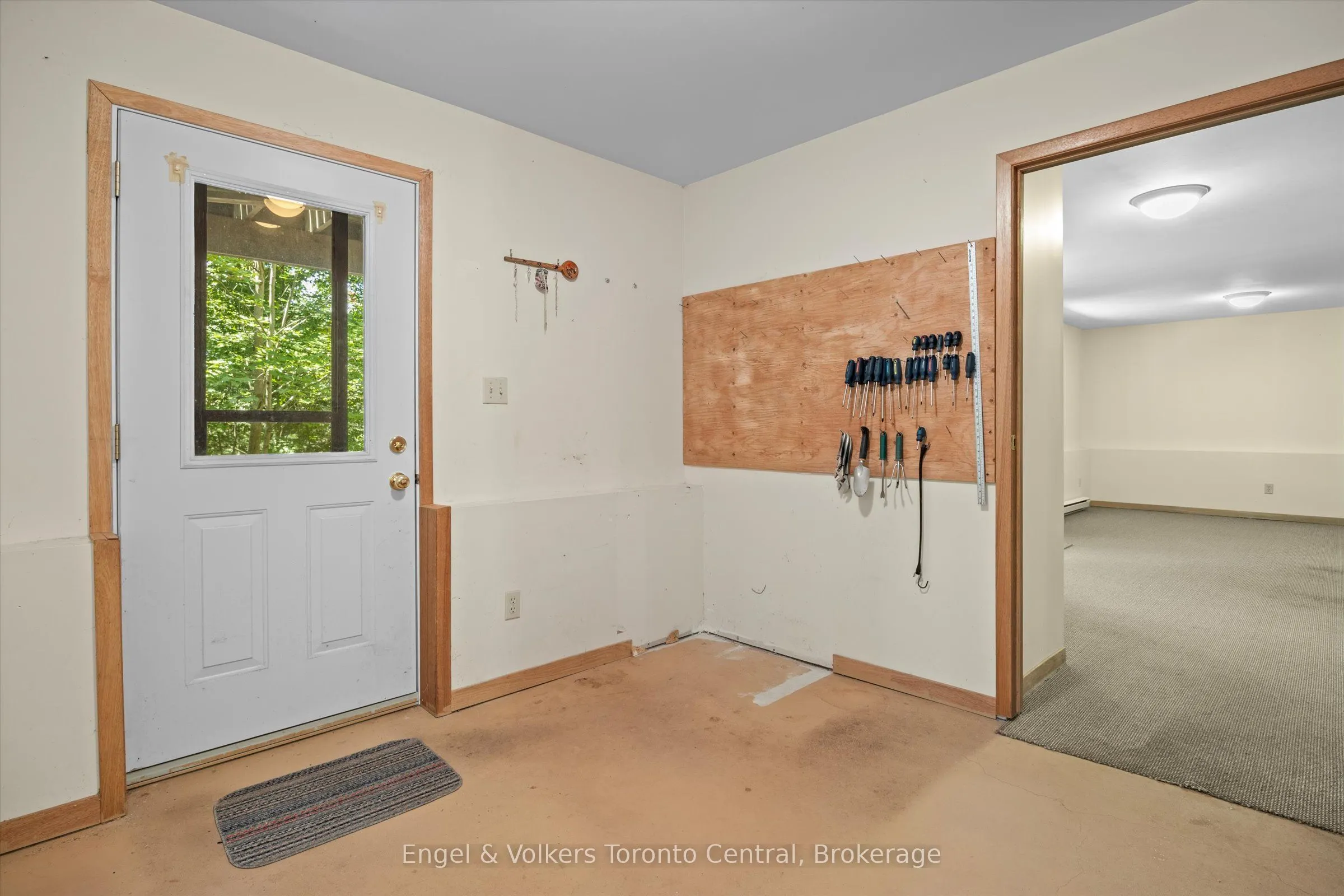 13 HICKORY Crescent