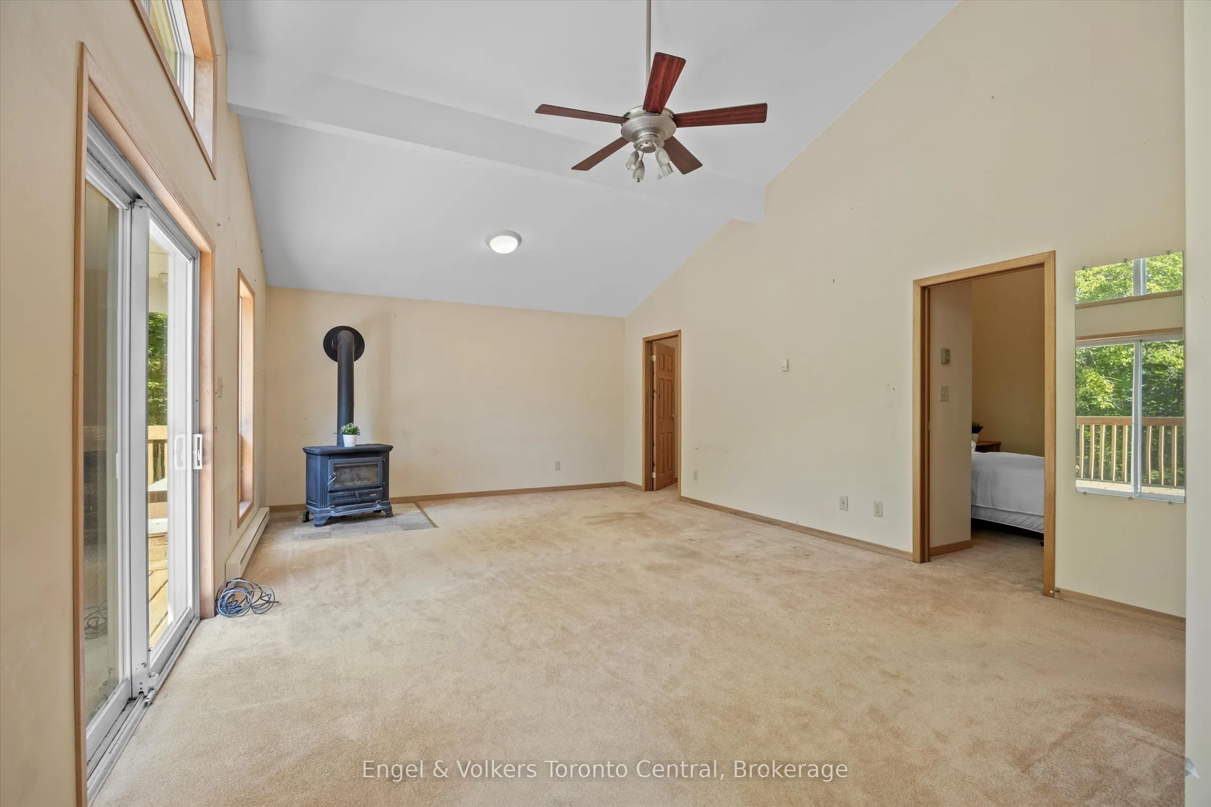 13 HICKORY Crescent