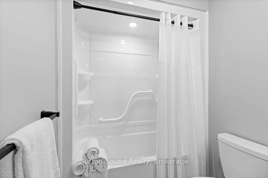 18 Maple Golf Crescent, #1