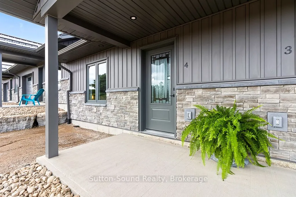 18 Maple Golf Crescent, #1