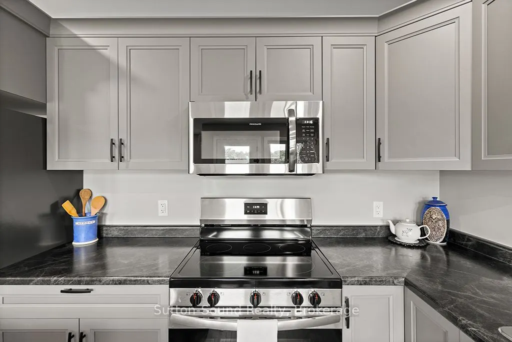 18 Maple Golf Crescent, #1