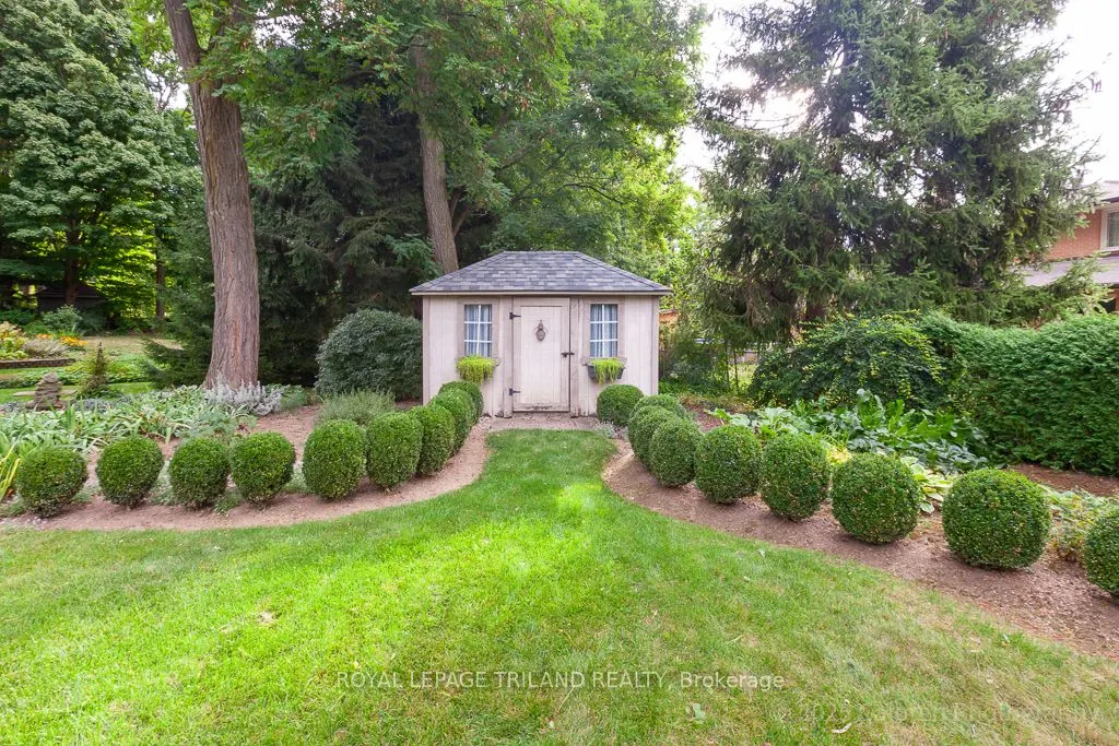 25 BLOOMFIELD Drive