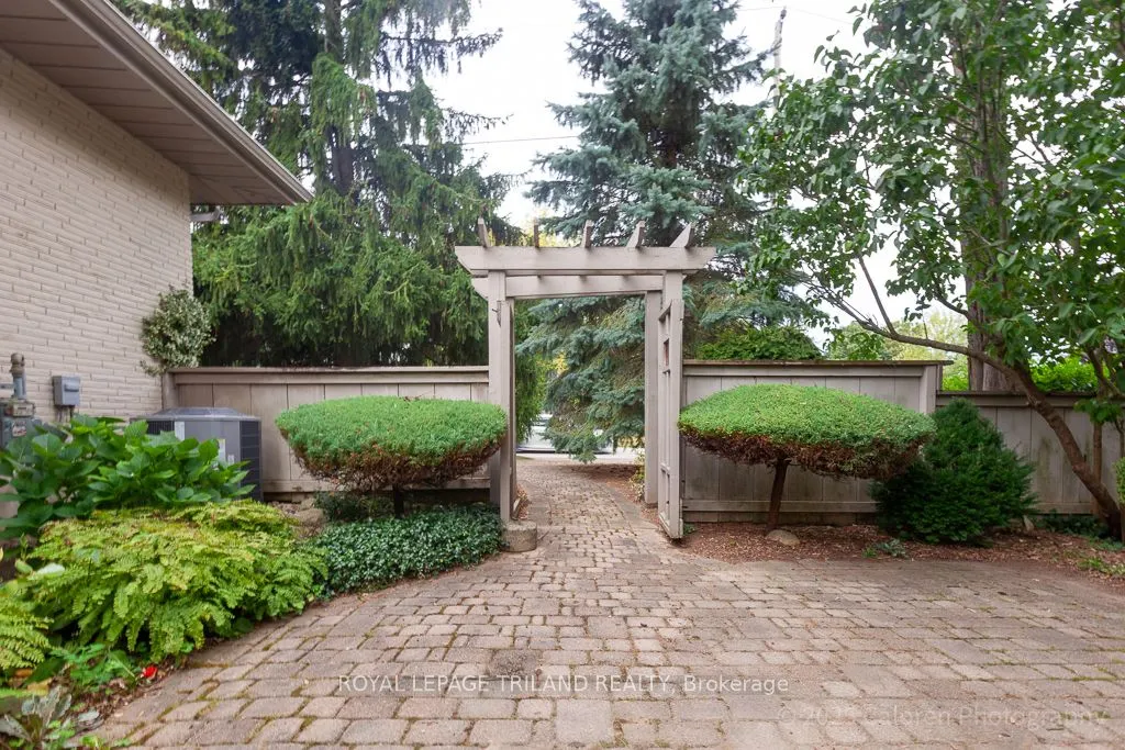 25 BLOOMFIELD Drive