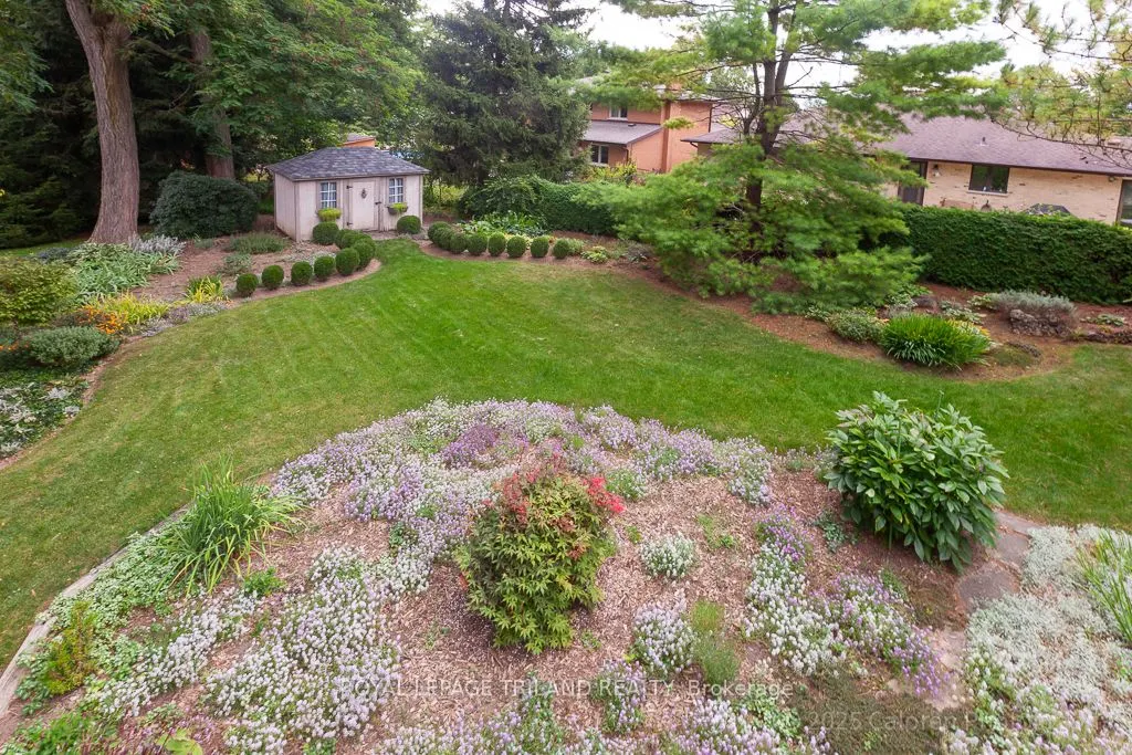 25 BLOOMFIELD Drive