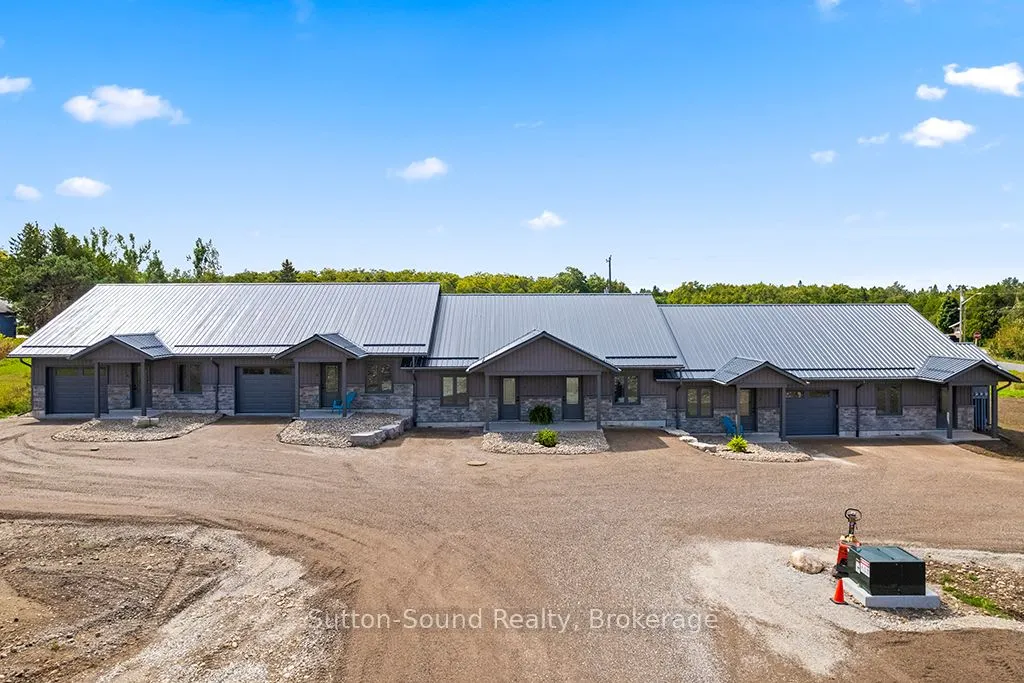 18 Maple Golf Crescent, #3