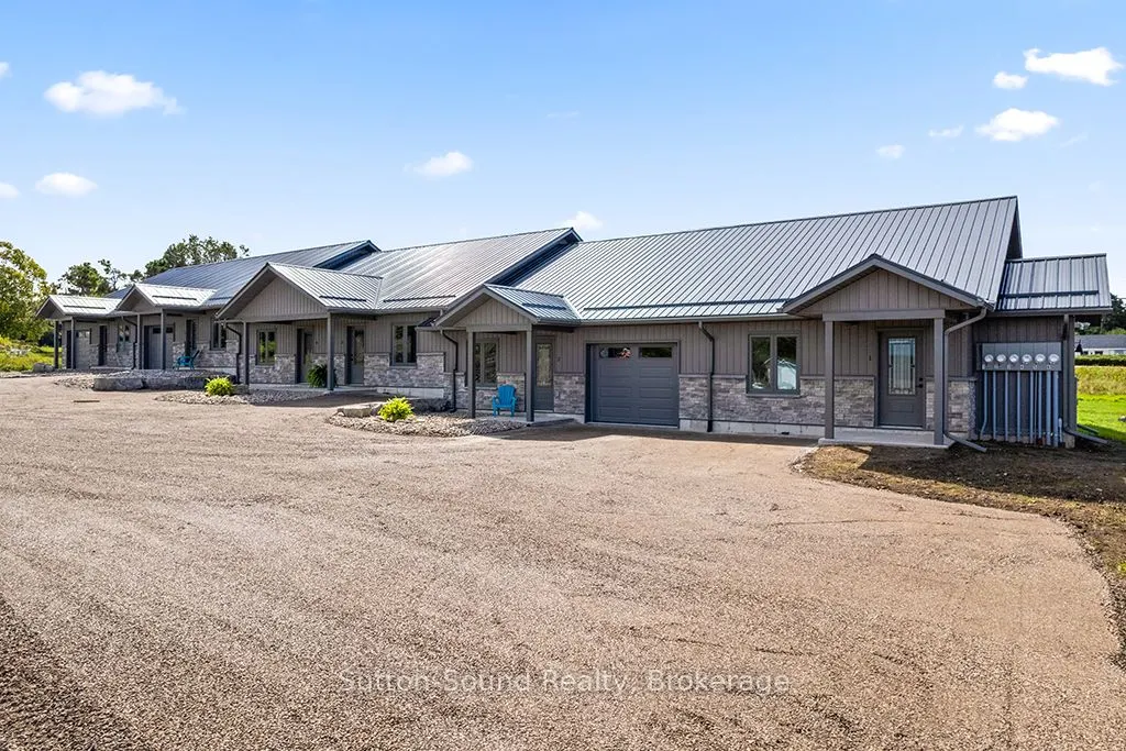 18 Maple Golf Crescent, #3