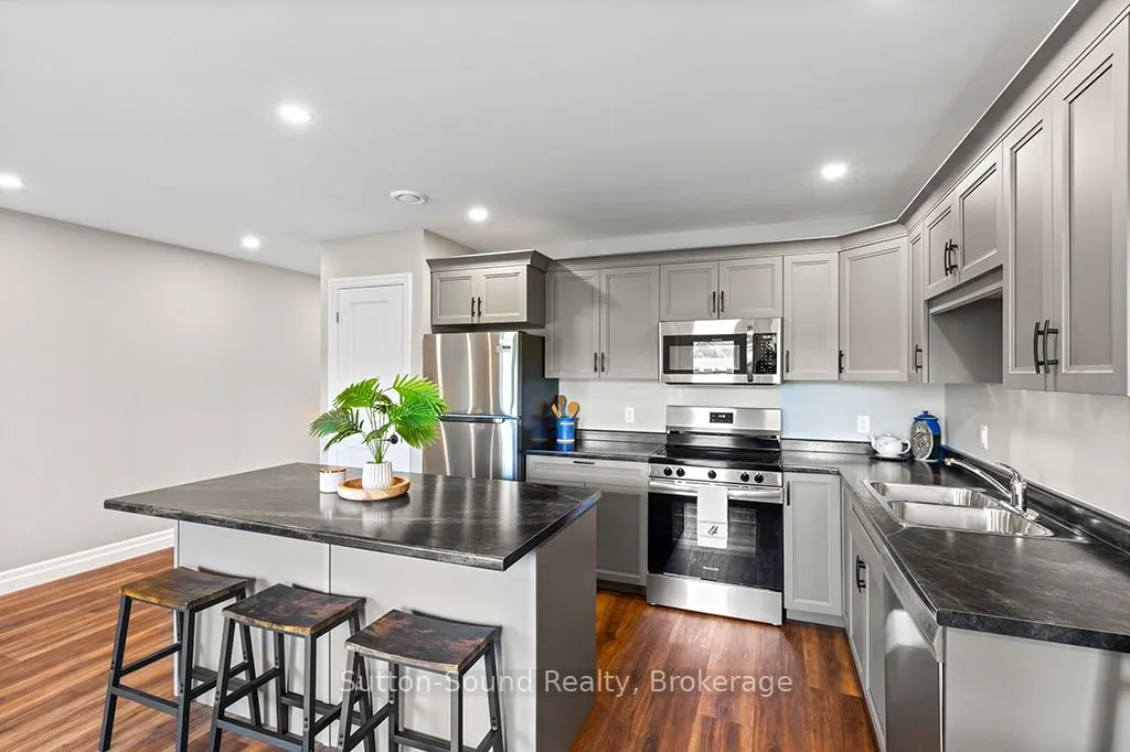 18 Maple Golf Crescent, #3